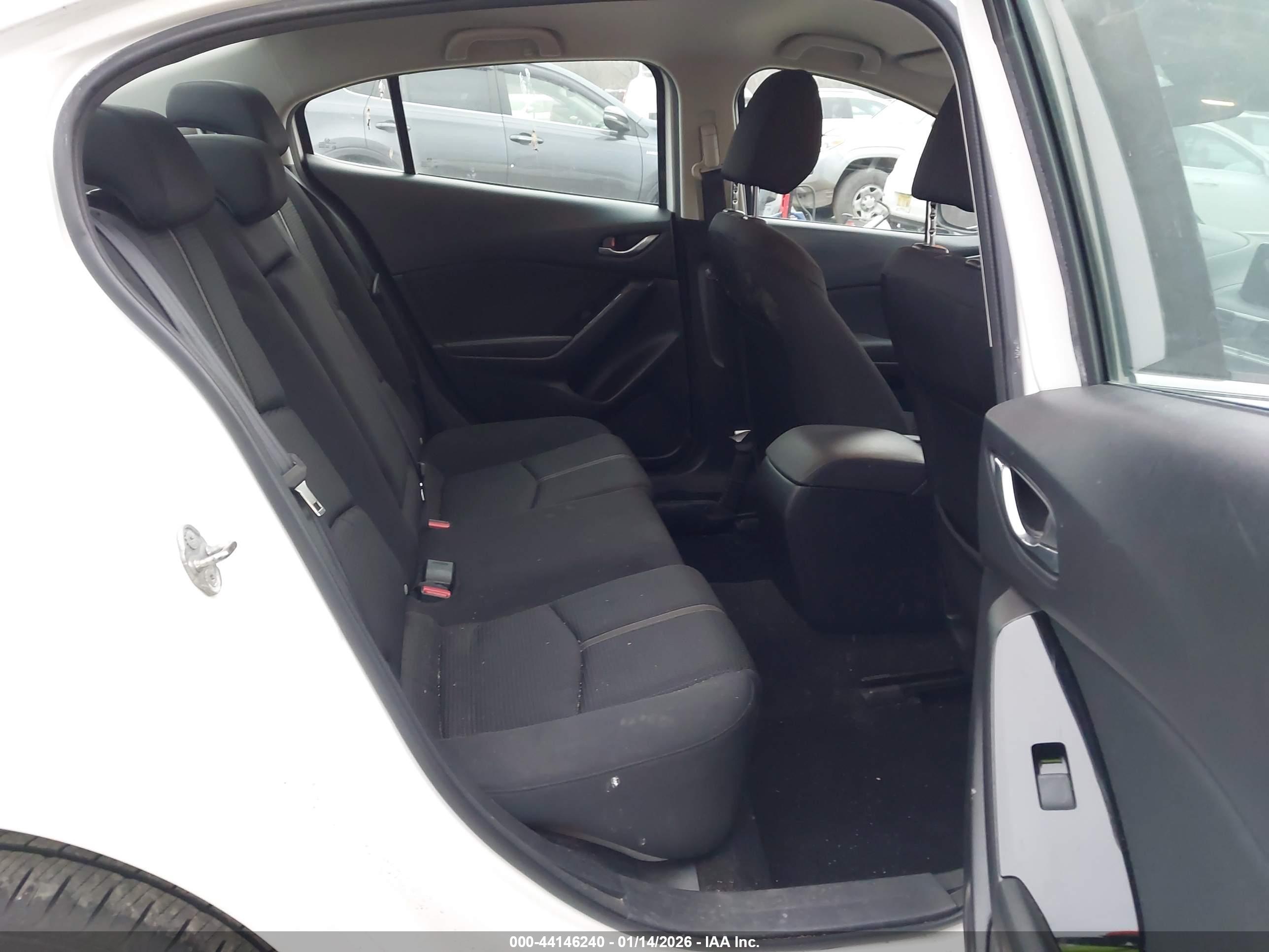 MAZDA MAZDA3 image 8