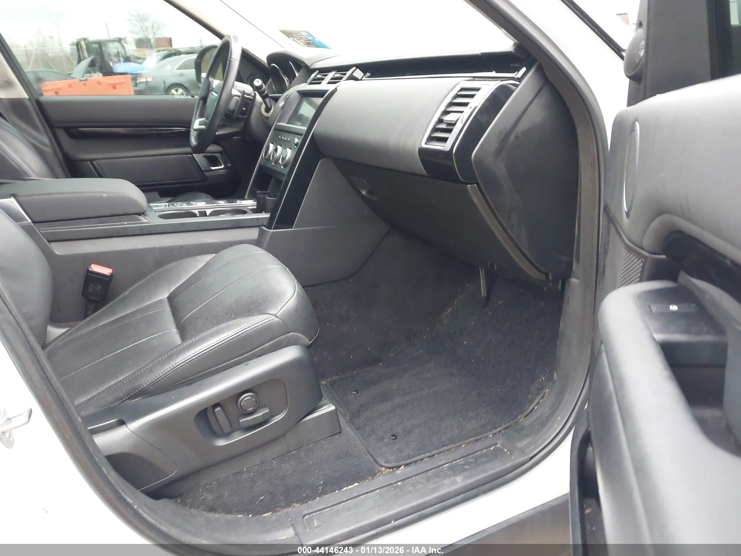 LAND ROVER image 5