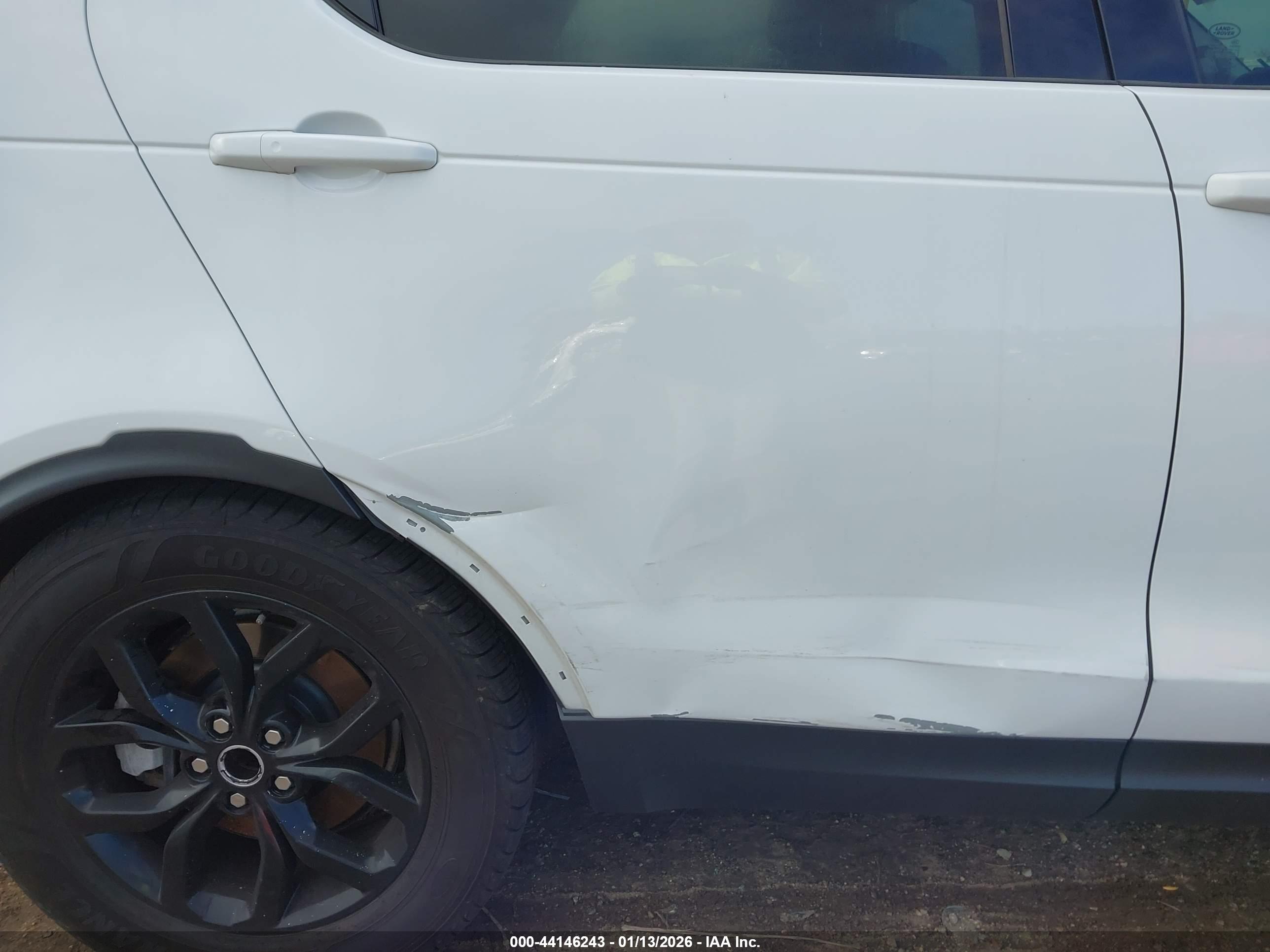 LAND ROVER image 6