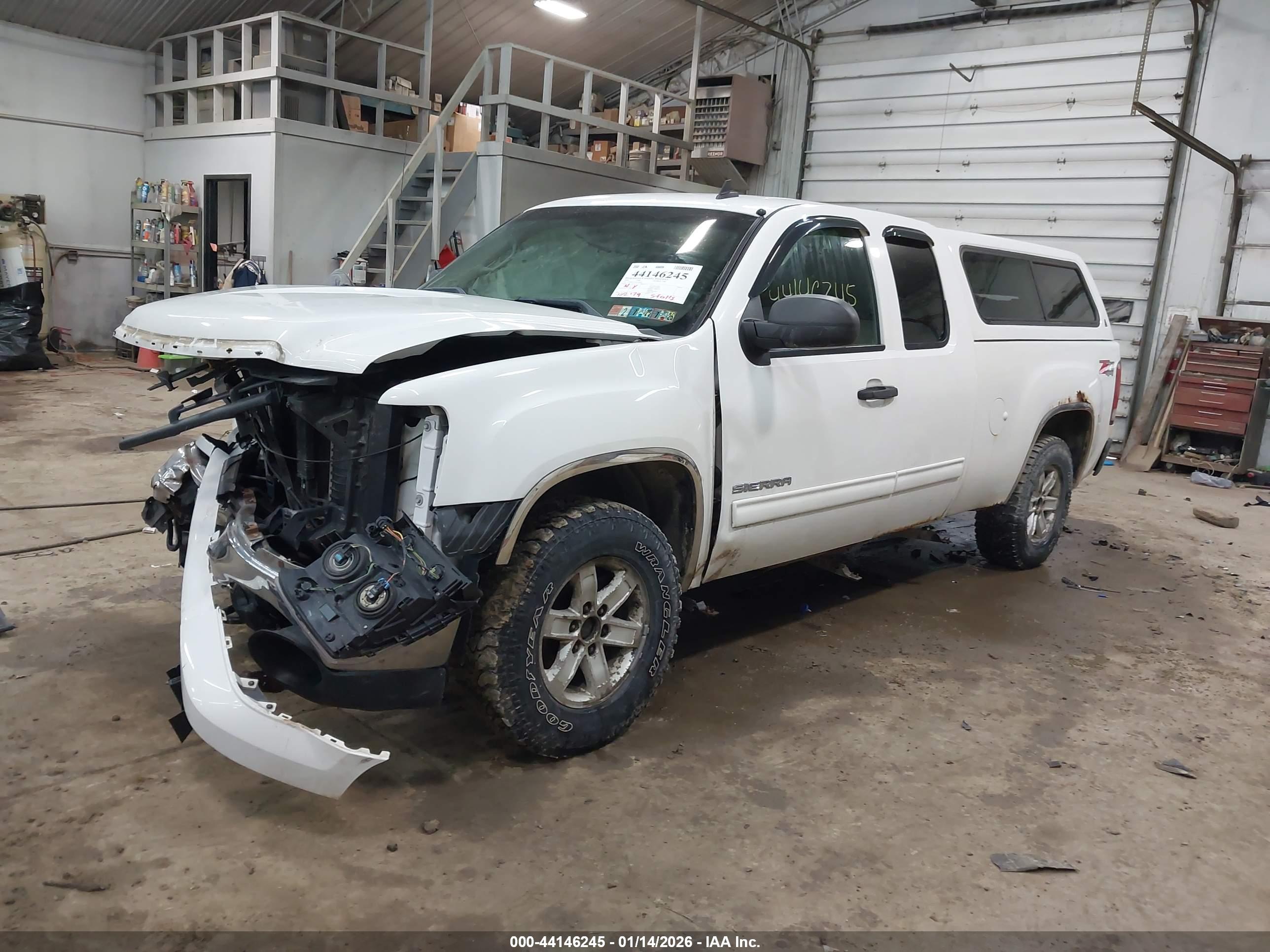 GMC SIERRA image 2