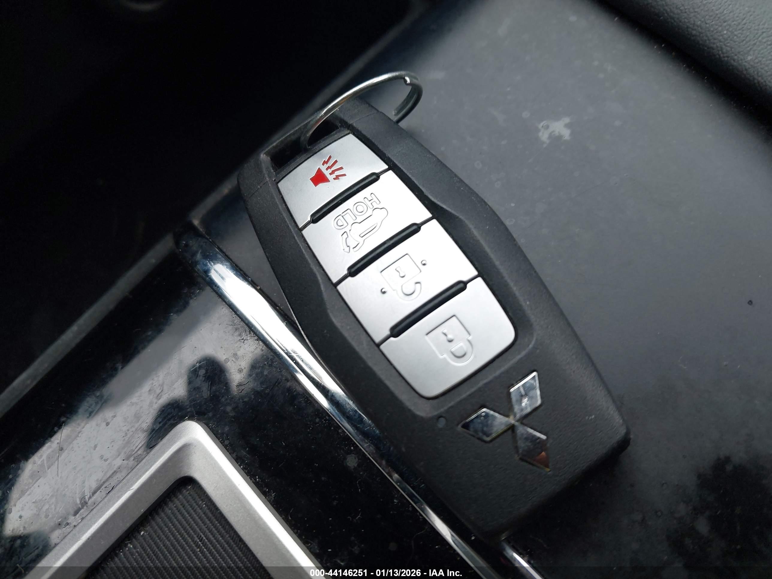 MITSUBISHI OUTLANDER image 11