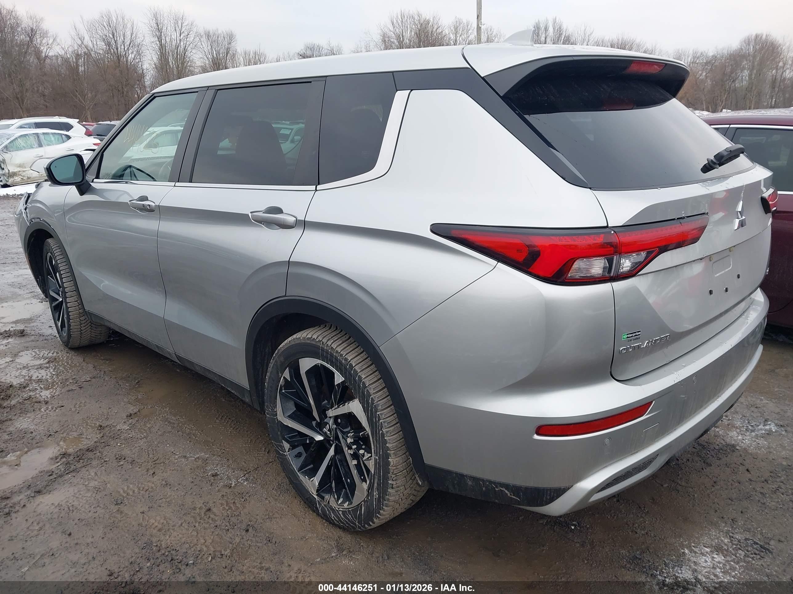 MITSUBISHI OUTLANDER image 3