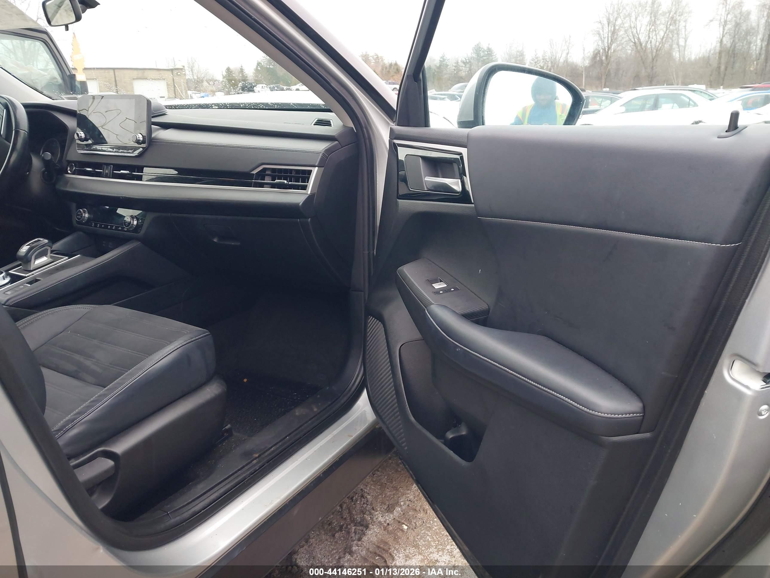 MITSUBISHI OUTLANDER image 5