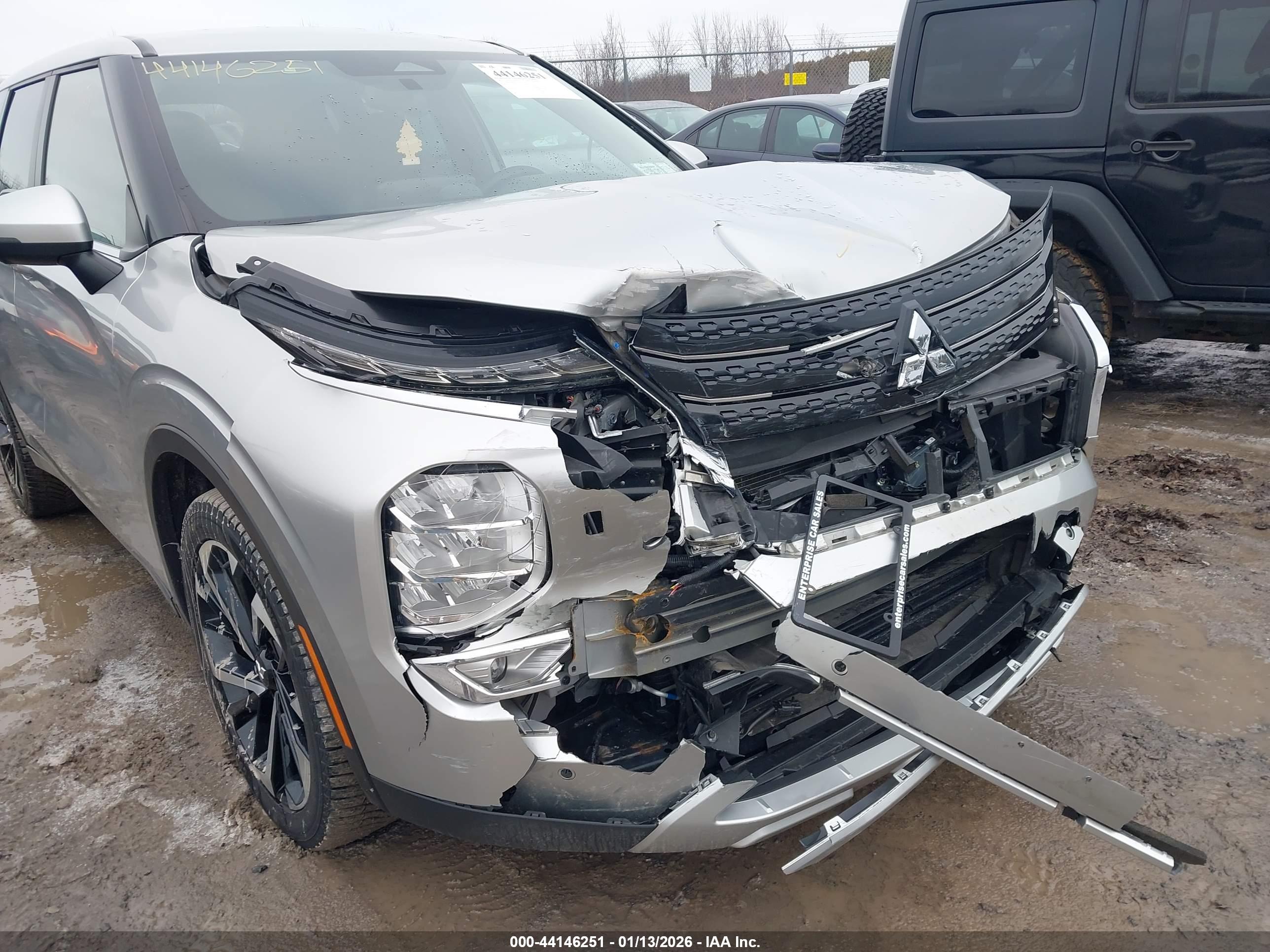 MITSUBISHI OUTLANDER image 6