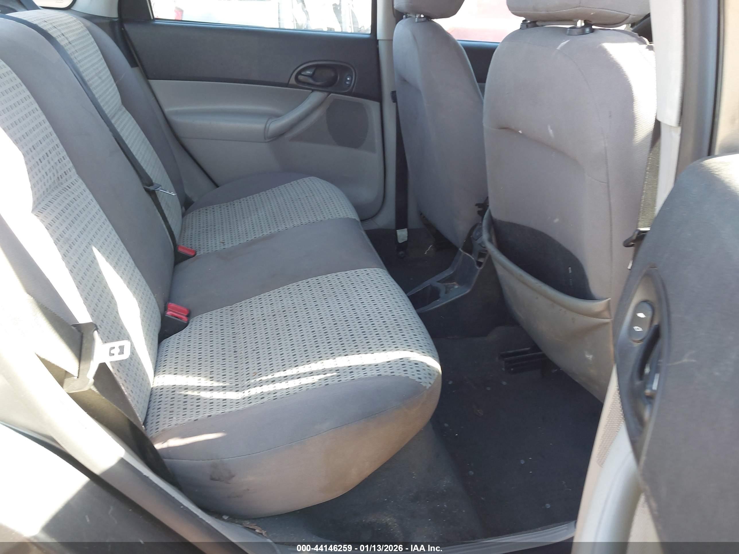 FORD FOCUS image 8