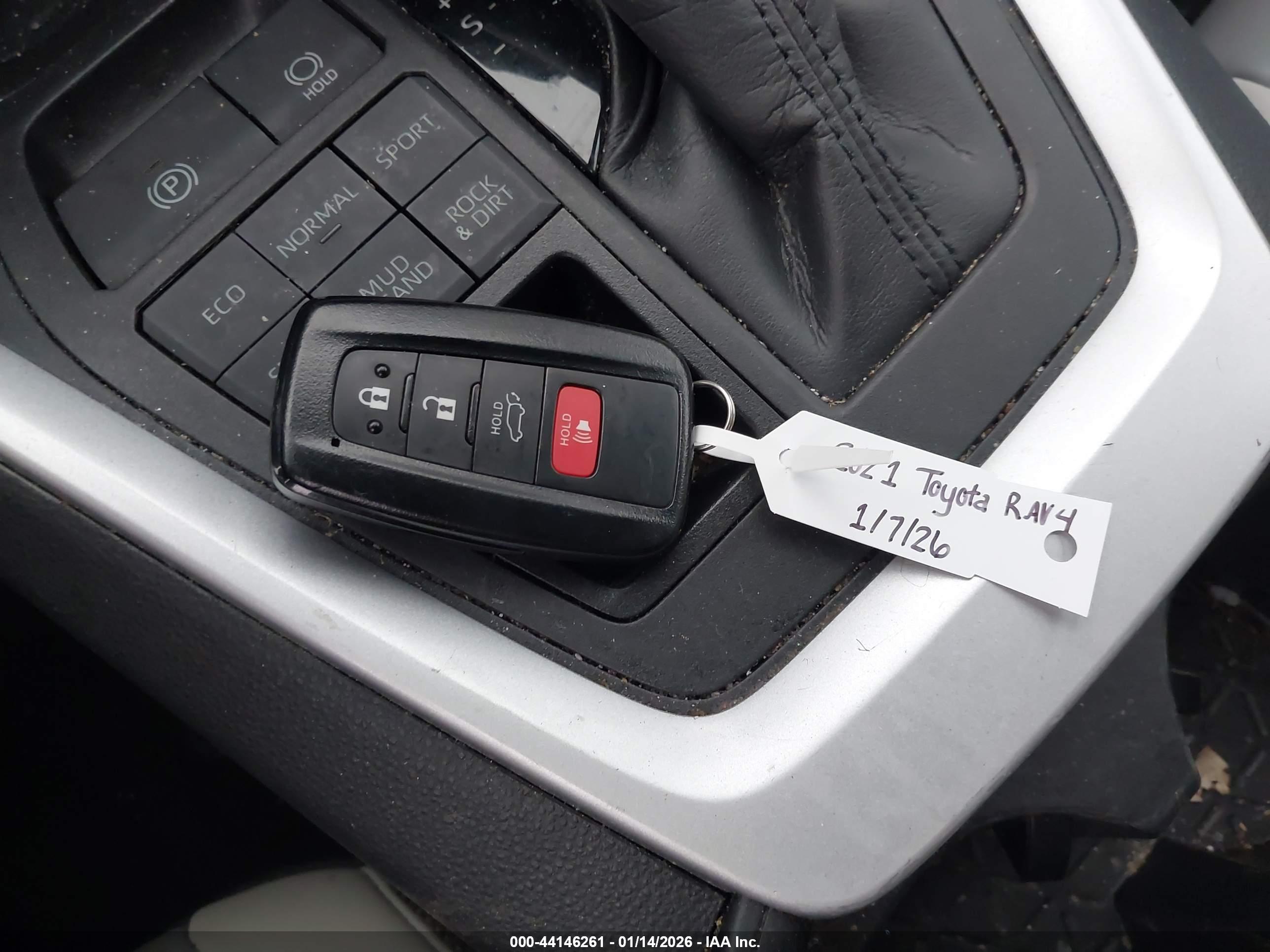 TOYOTA RAV4 image 11