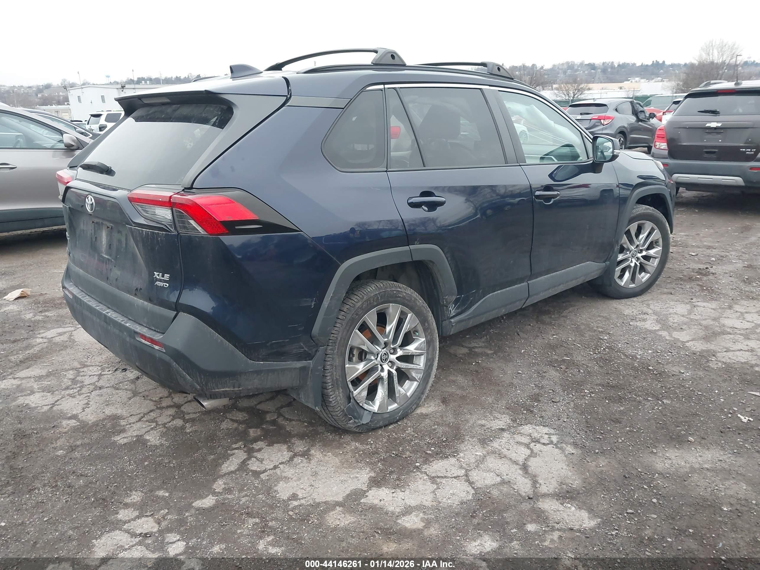 TOYOTA RAV4 image 4