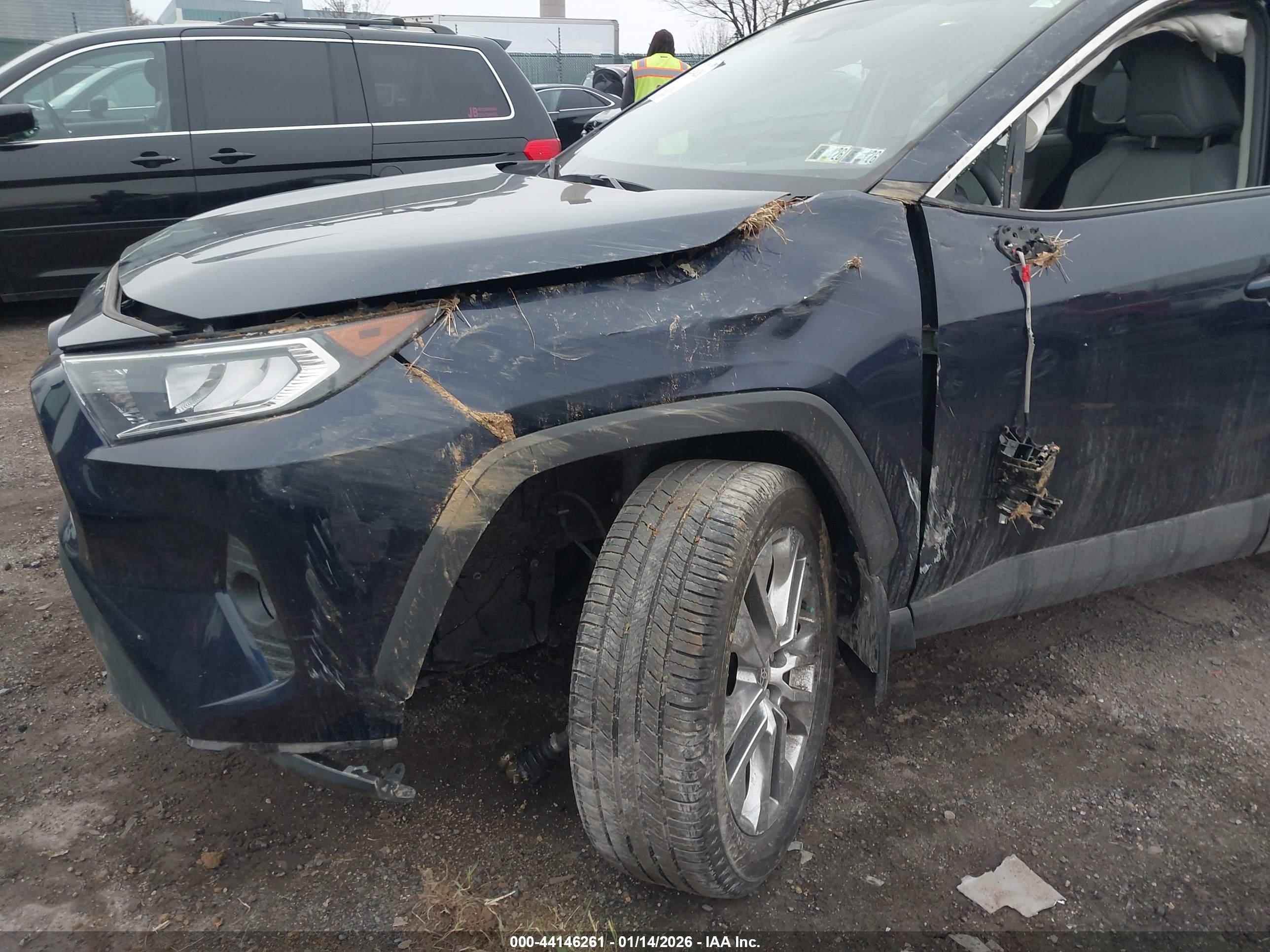 TOYOTA RAV4 image 6