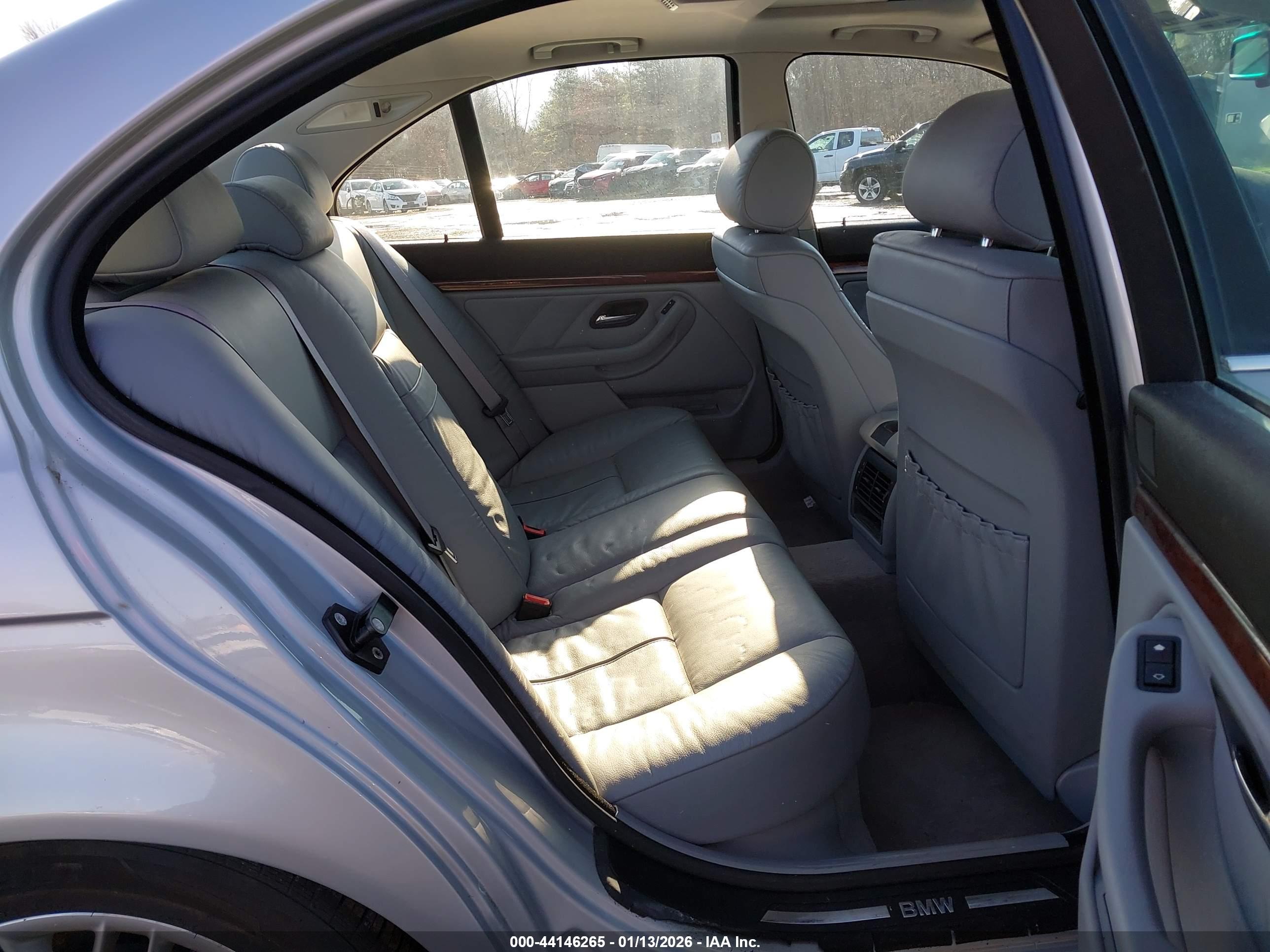 BMW 530IA image 8