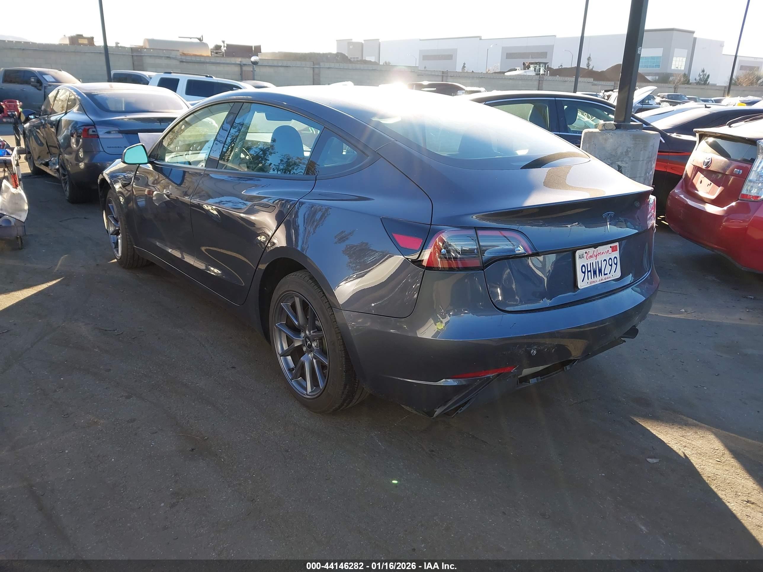 TESLA MODEL image 3