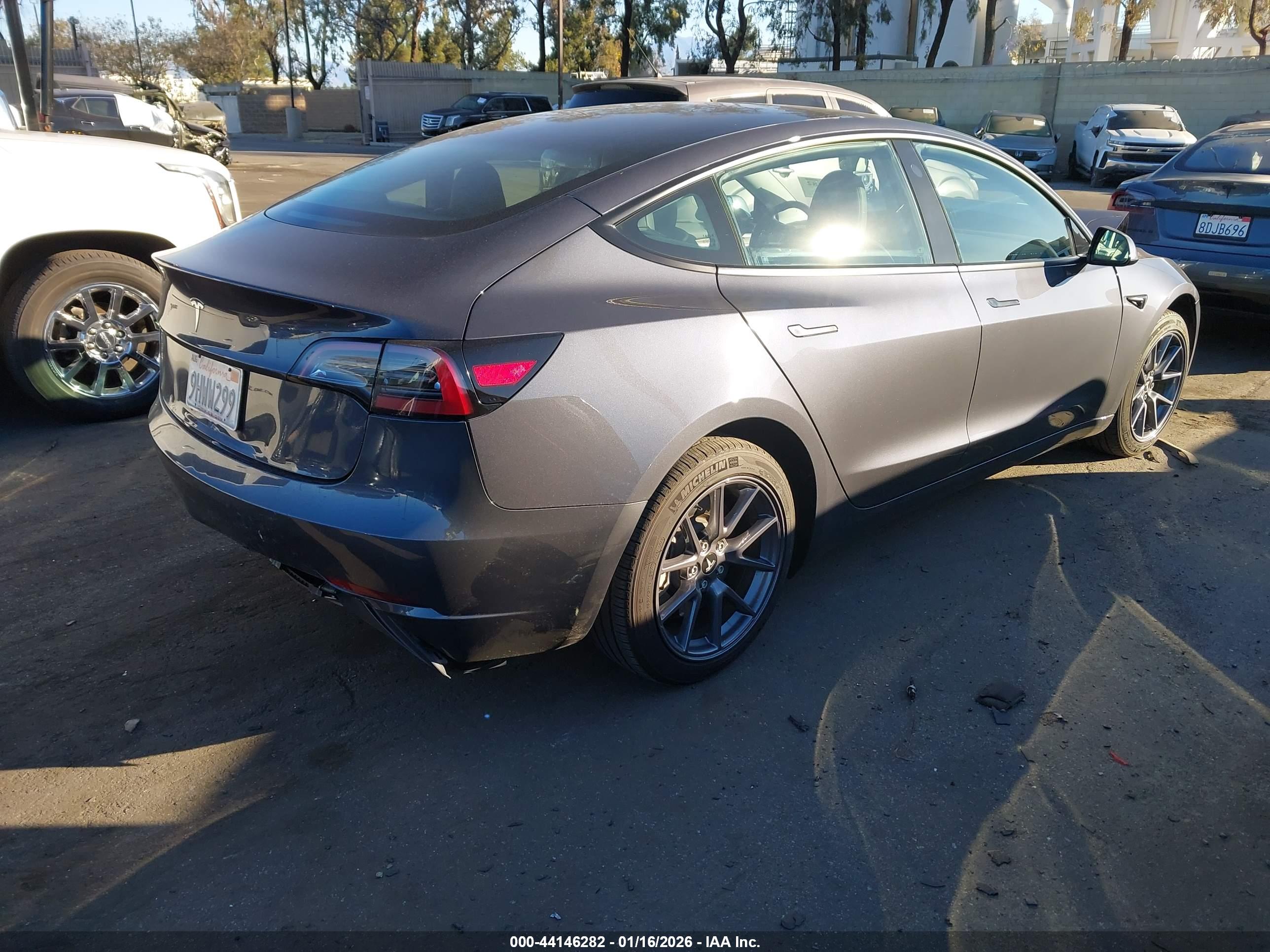 TESLA MODEL image 4