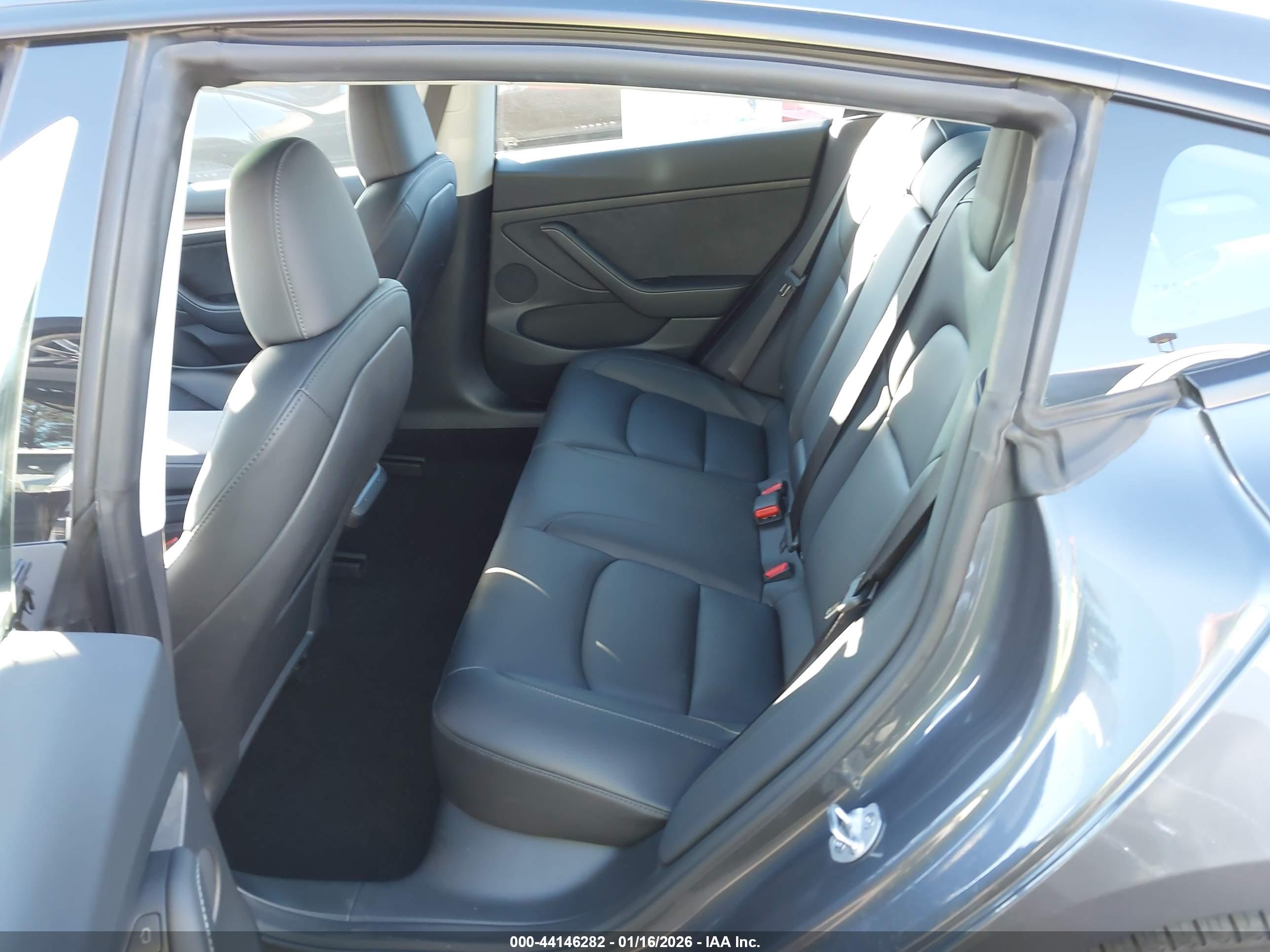 TESLA MODEL image 8