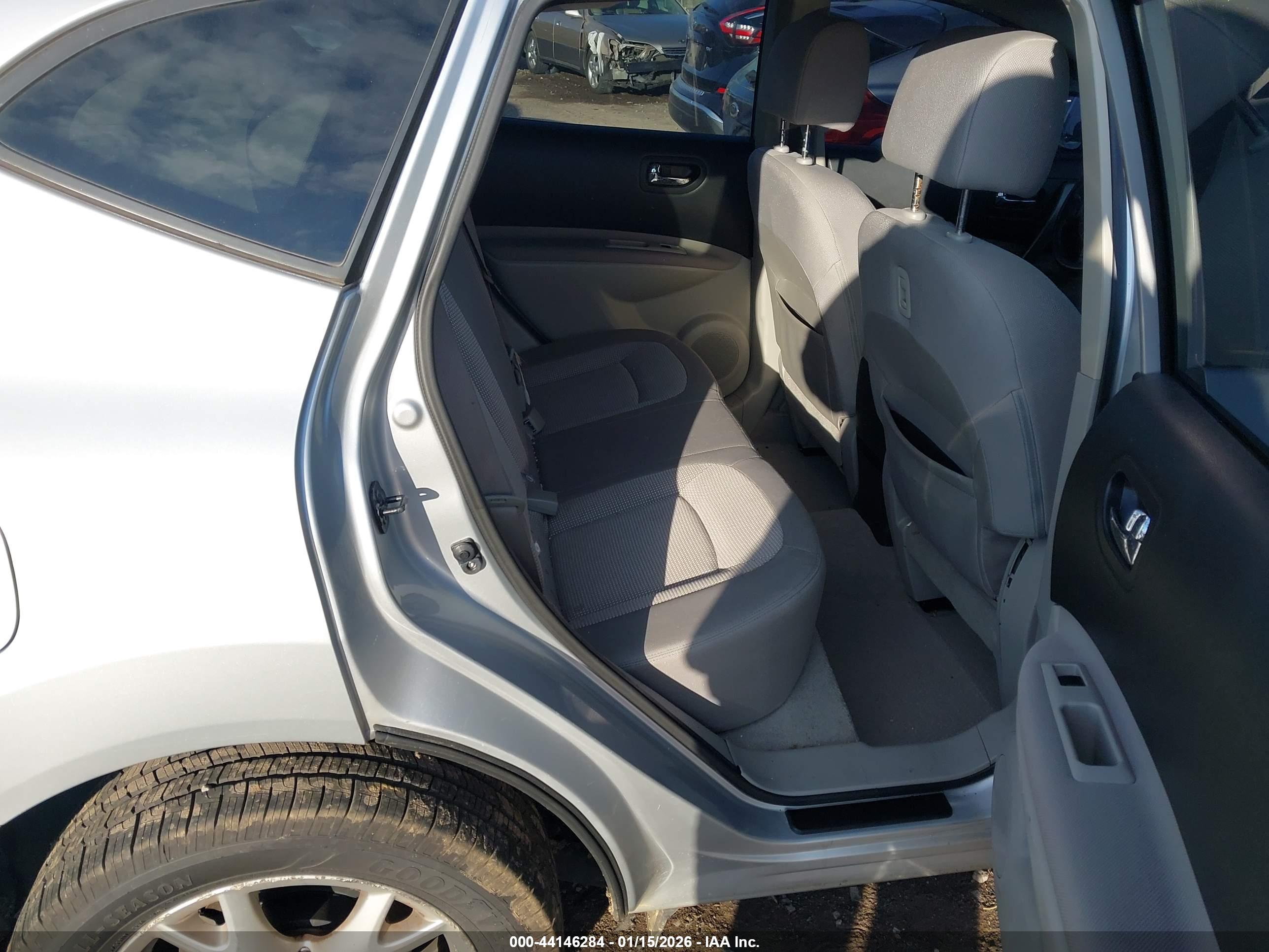 NISSAN ROGUE image 8