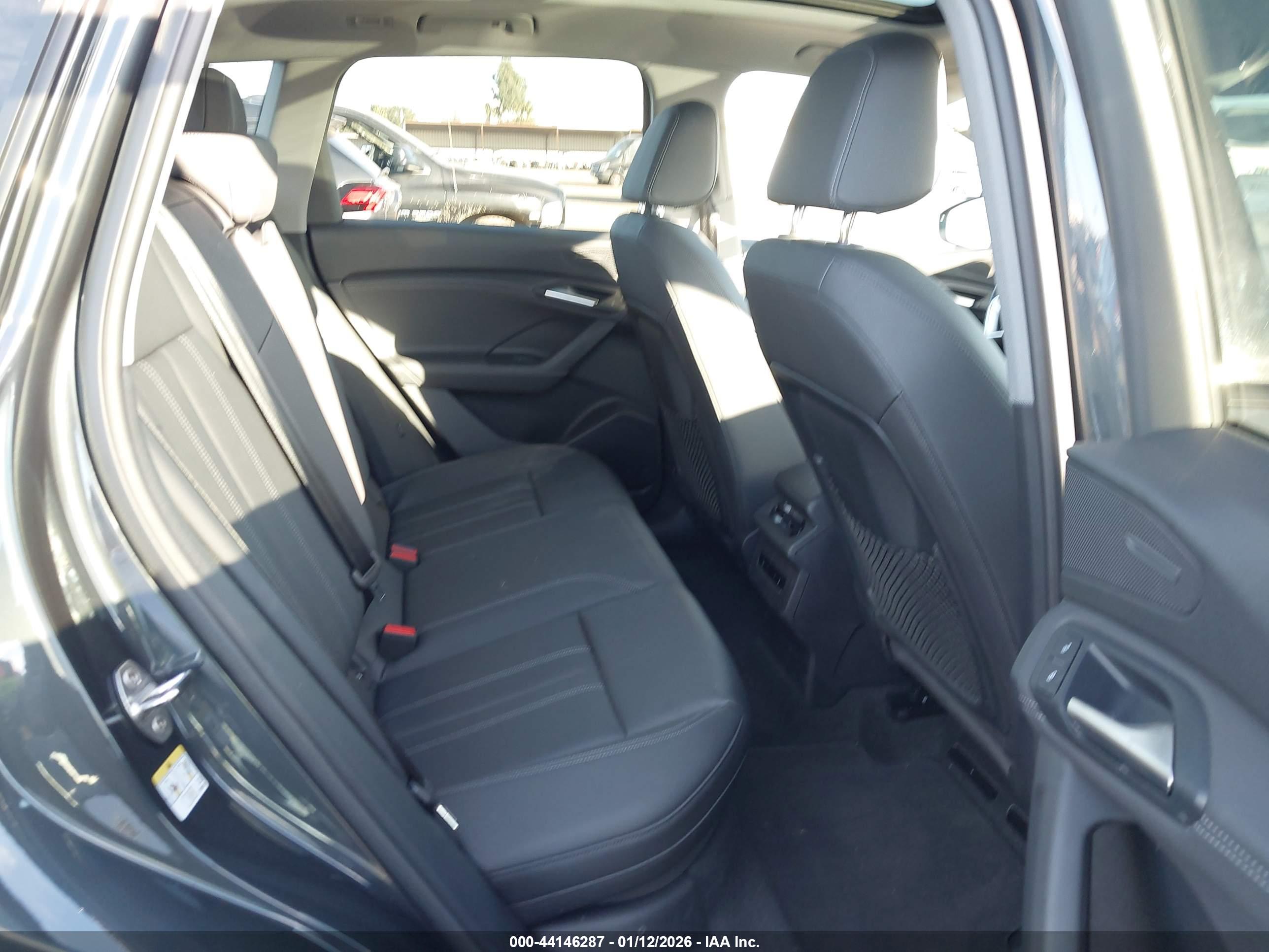 AUDI Q6 image 8