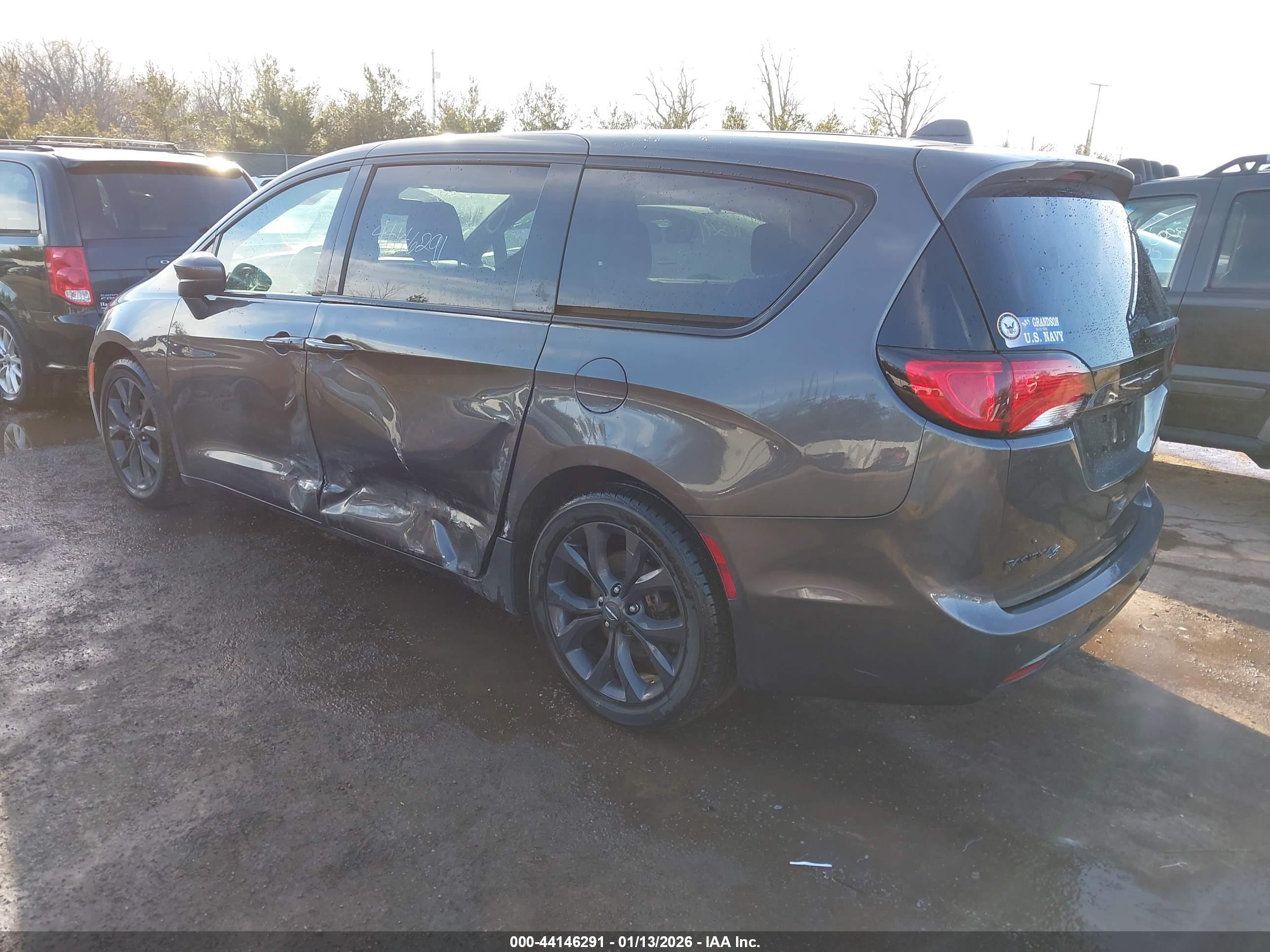 CHRYSLER PACIFICA image 3