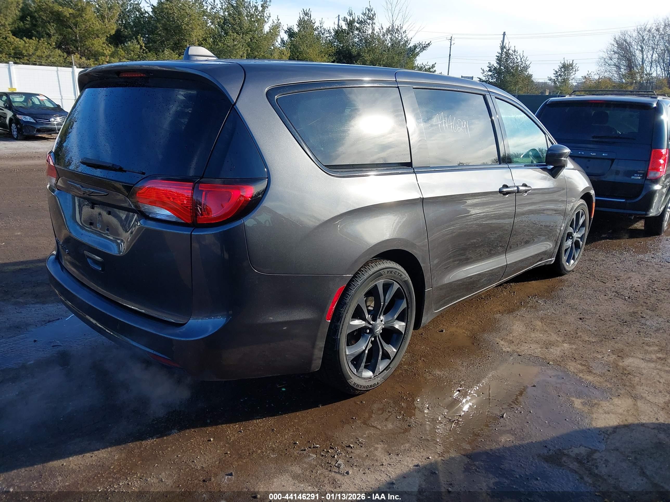 CHRYSLER PACIFICA image 4