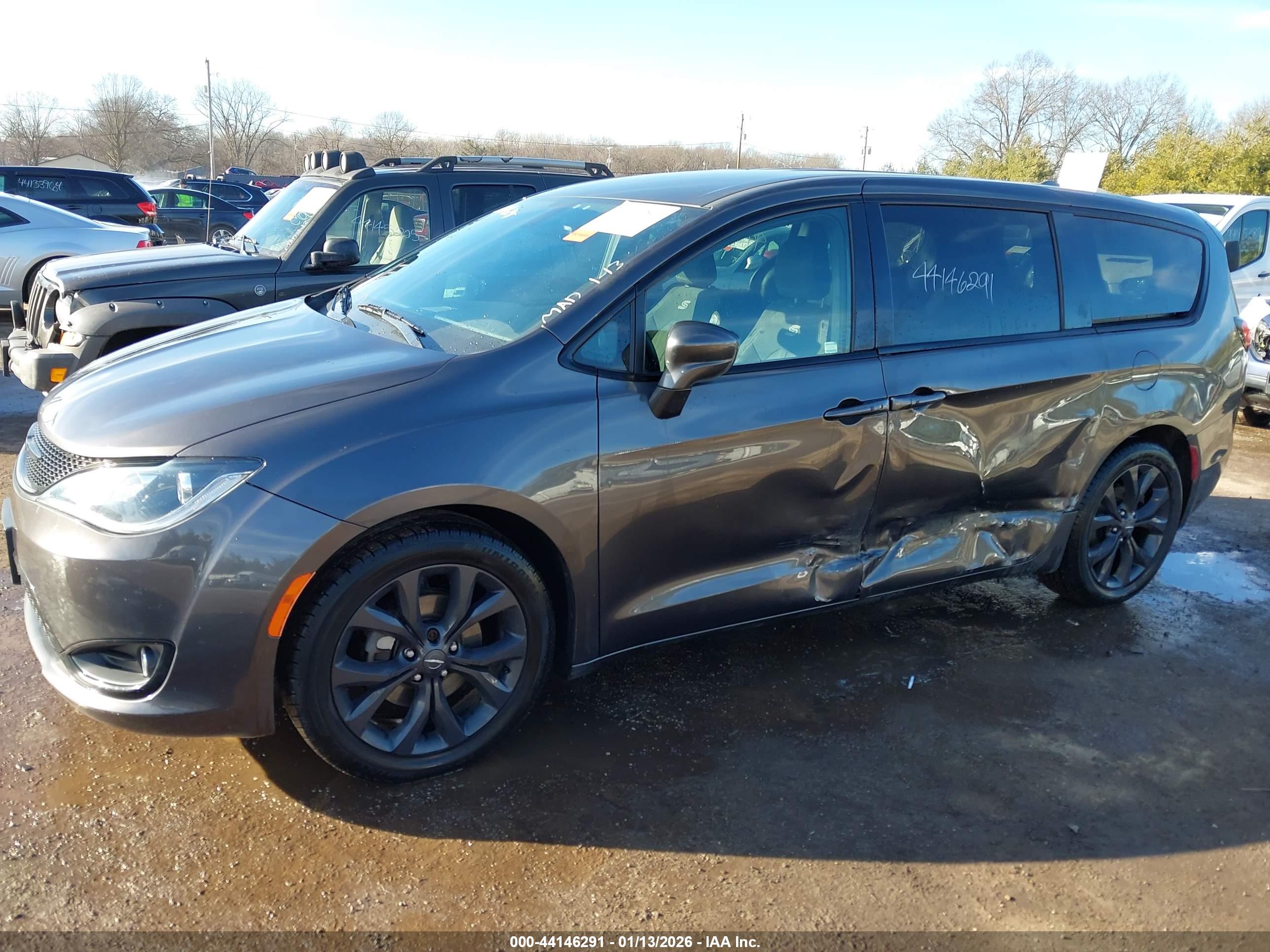 CHRYSLER PACIFICA image 6