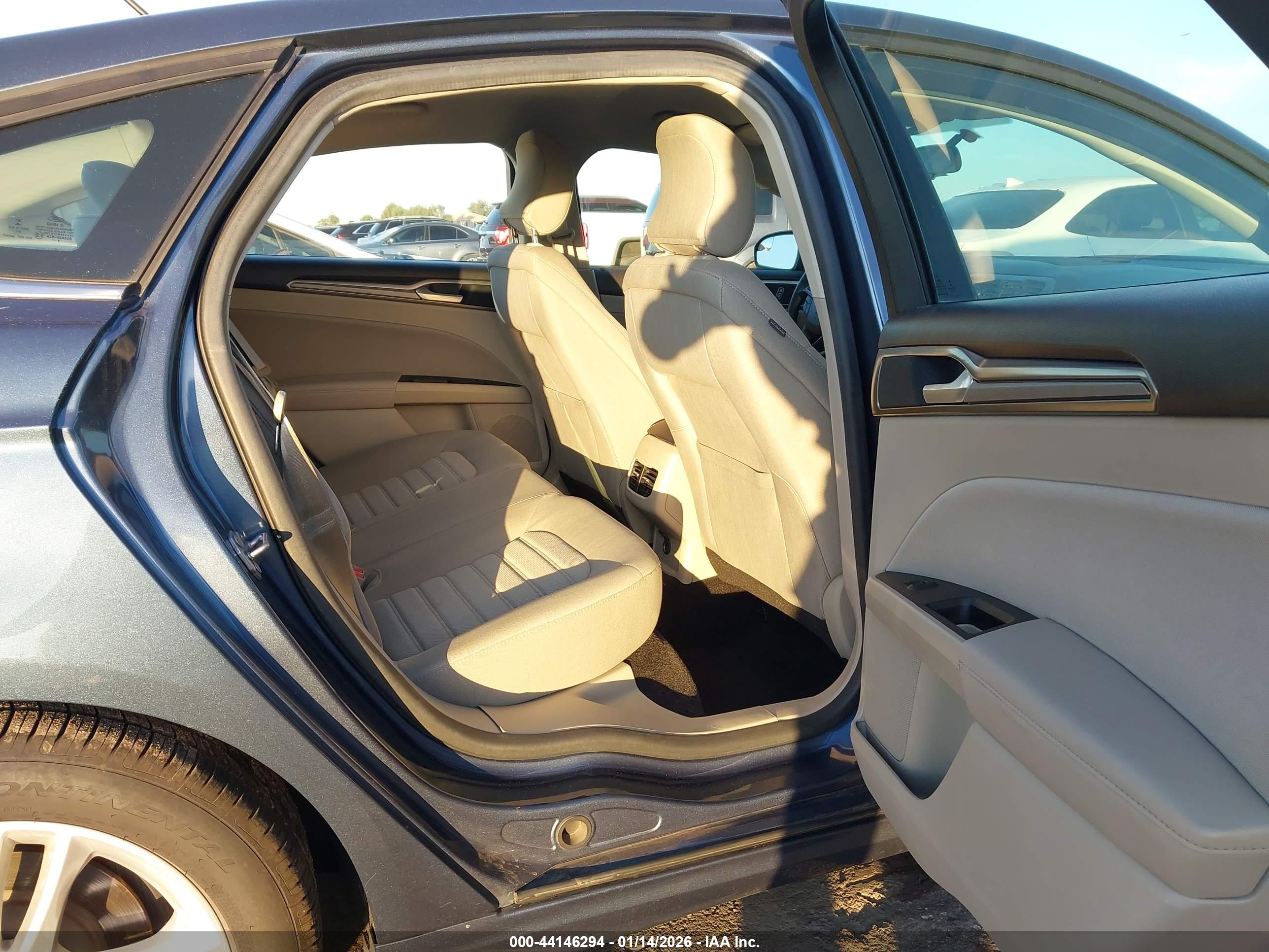 FORD FUSION image 8