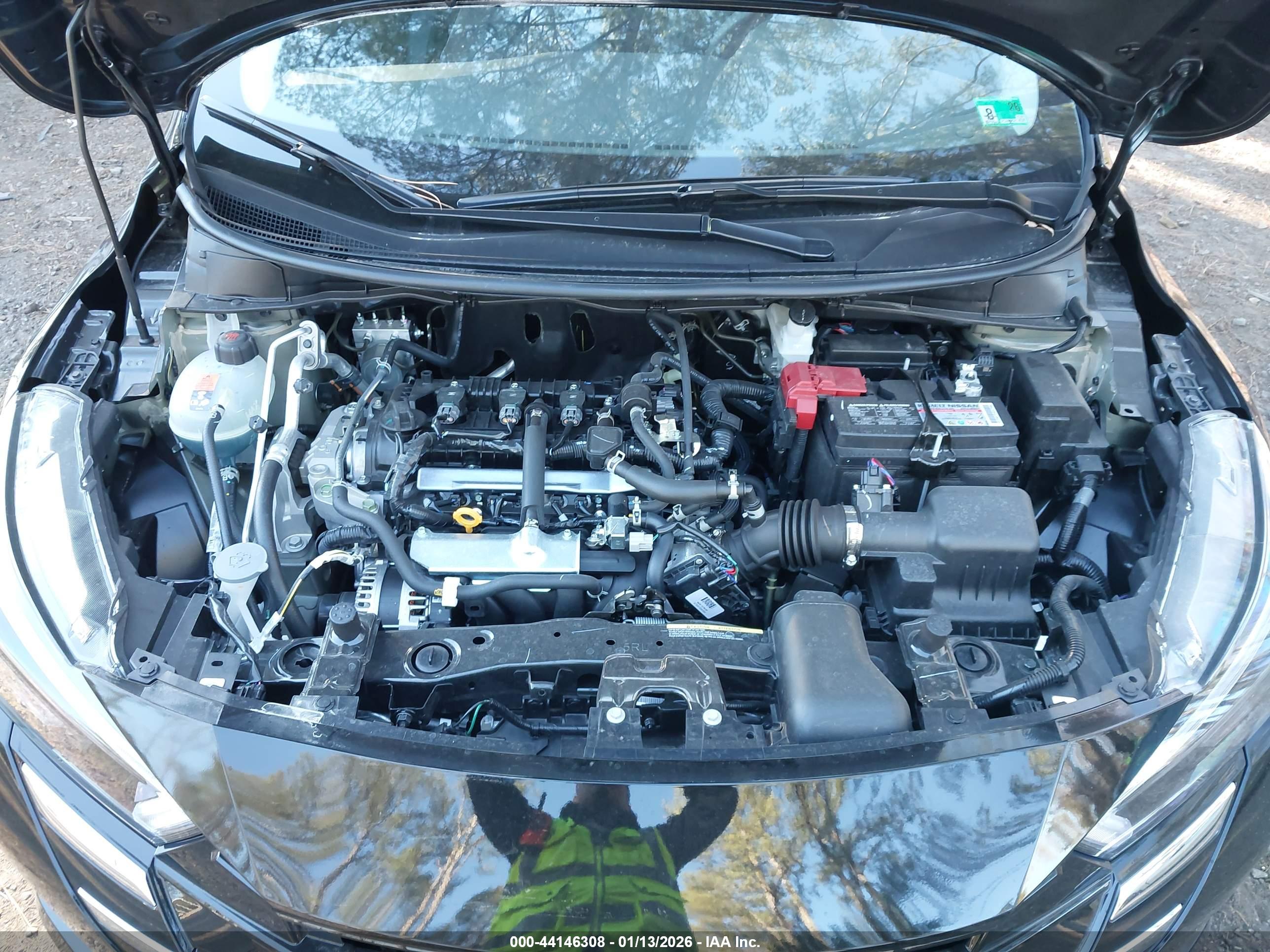 NISSAN VERSA image 10