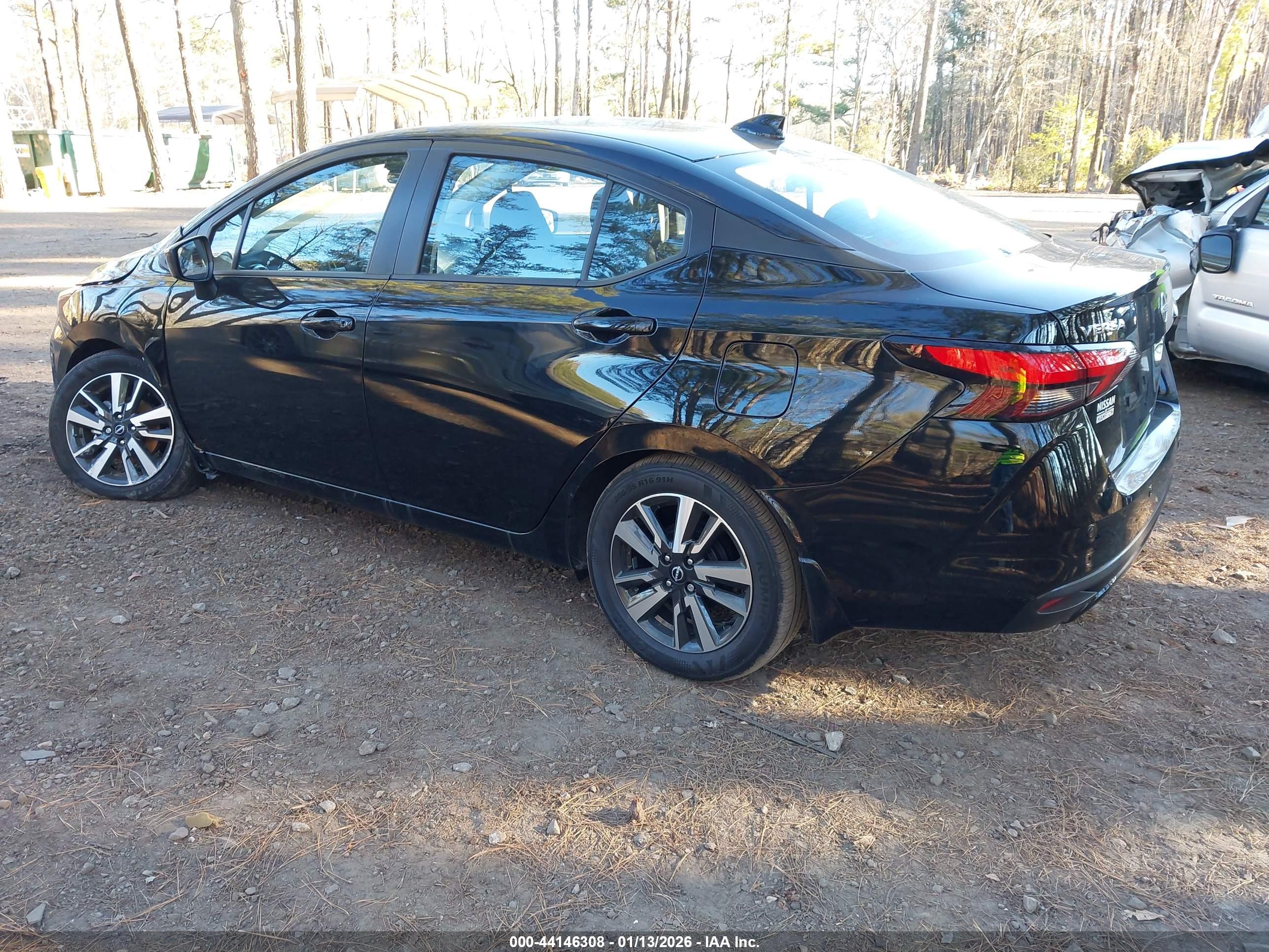 NISSAN VERSA image 3