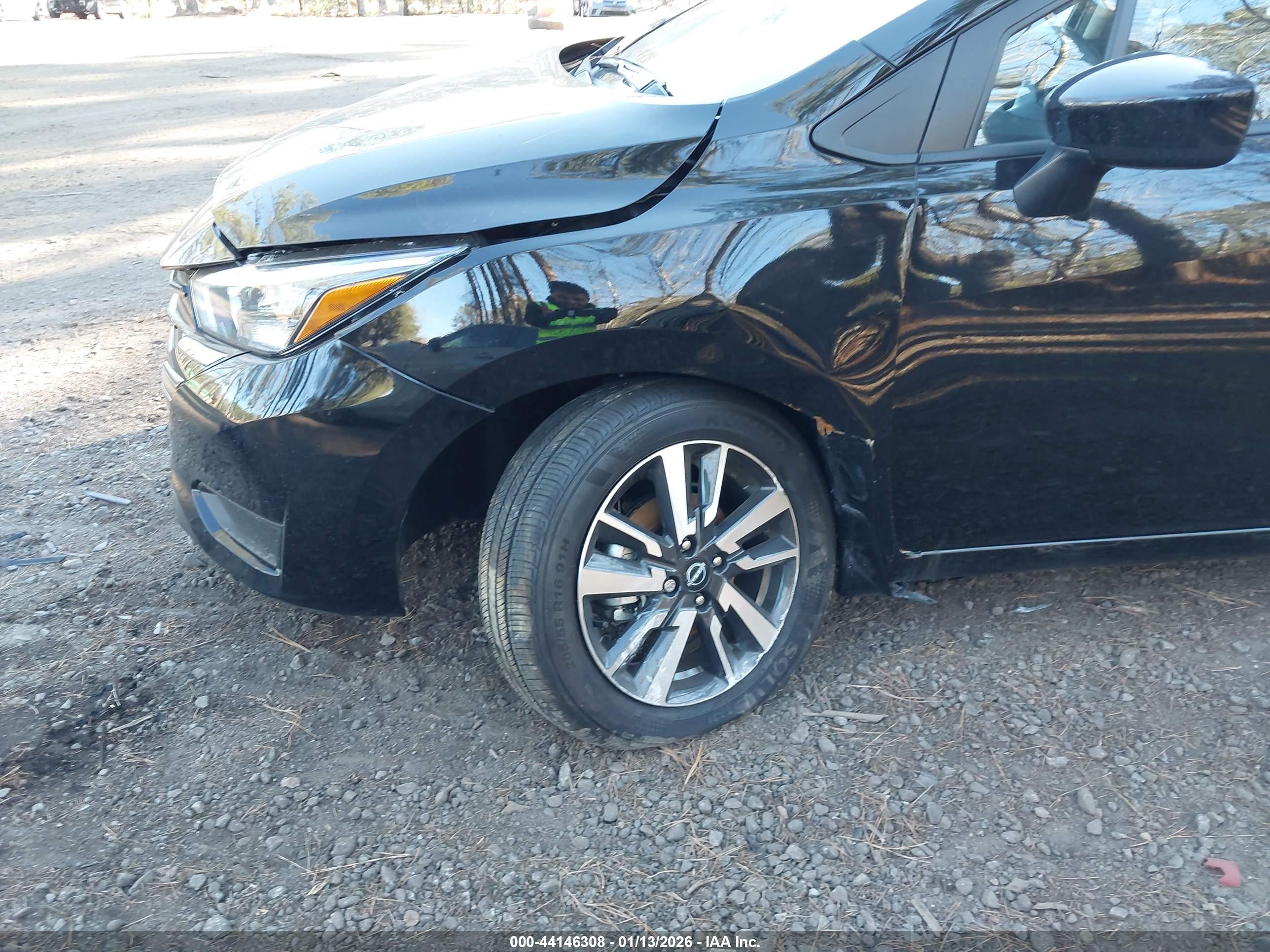 NISSAN VERSA image 6