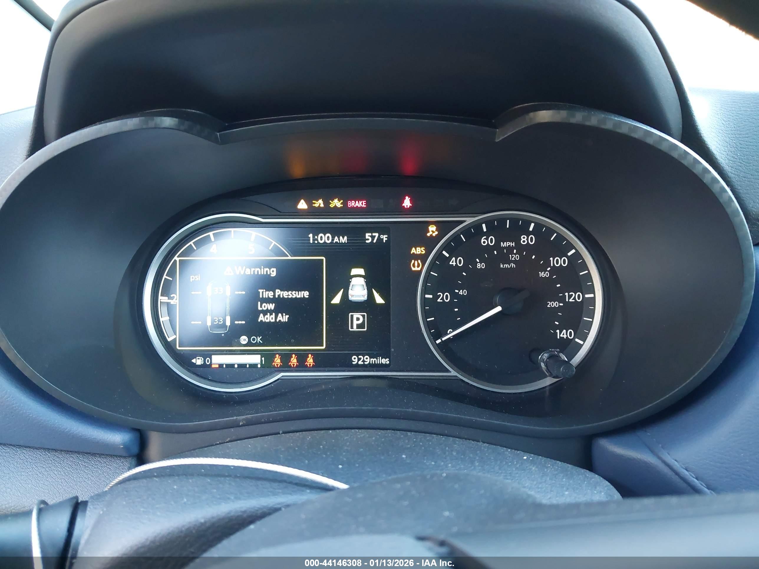 NISSAN VERSA image 7