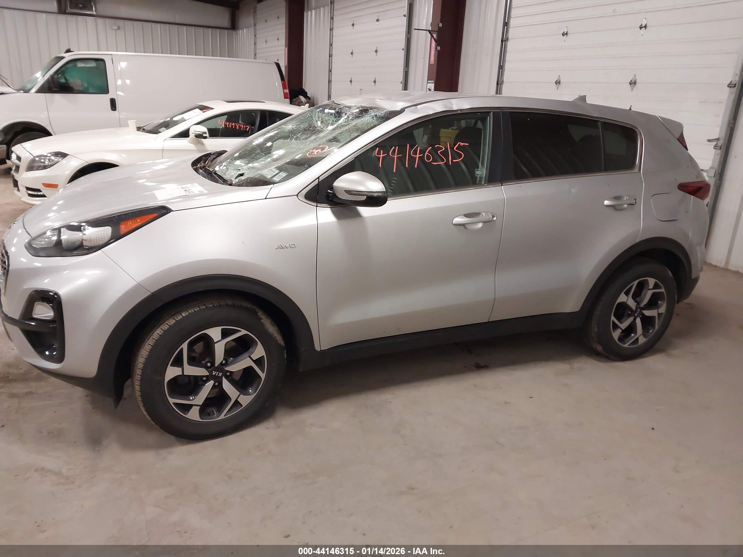 KIA SPORTAGE image 2