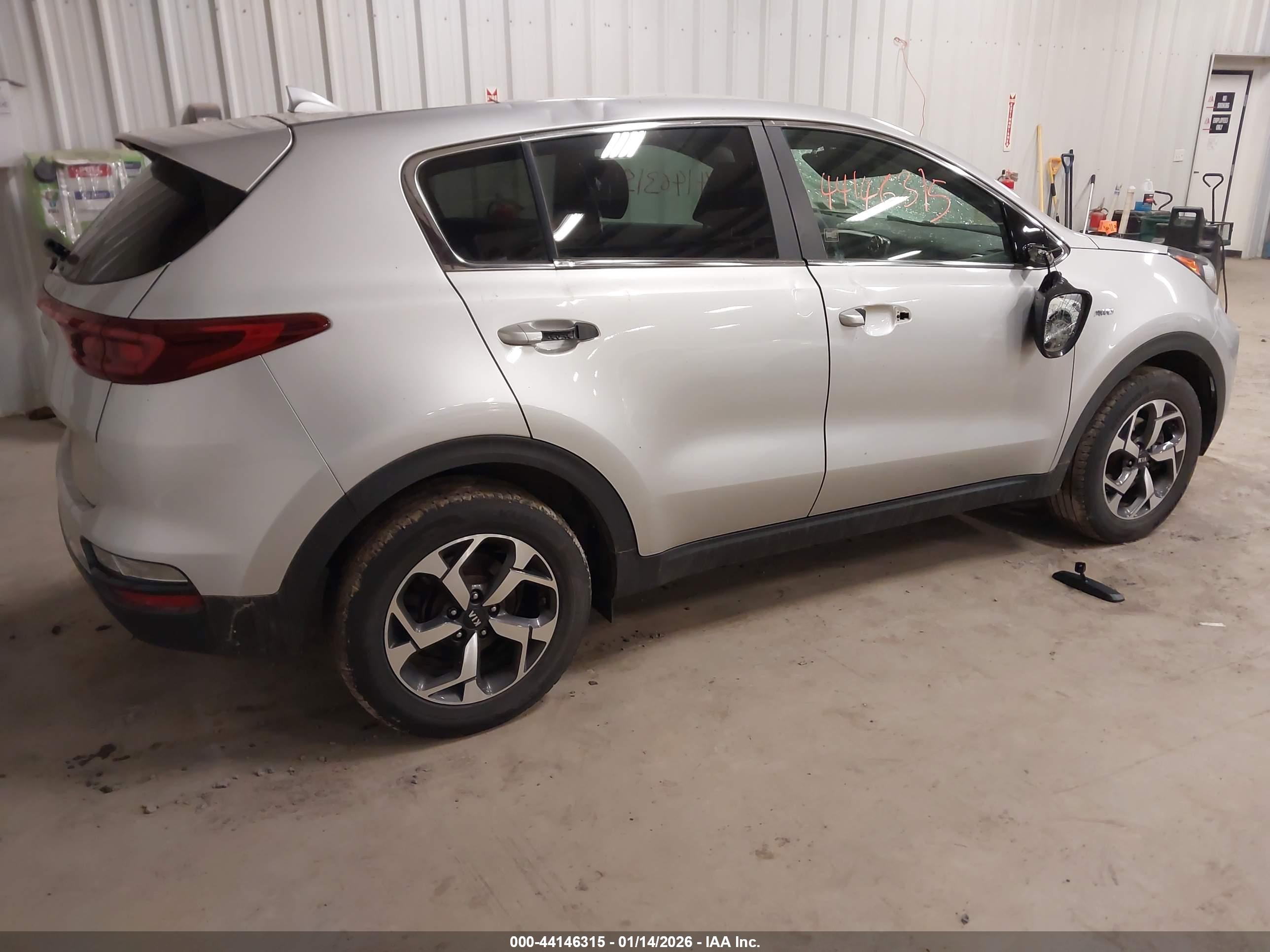 KIA SPORTAGE image 4