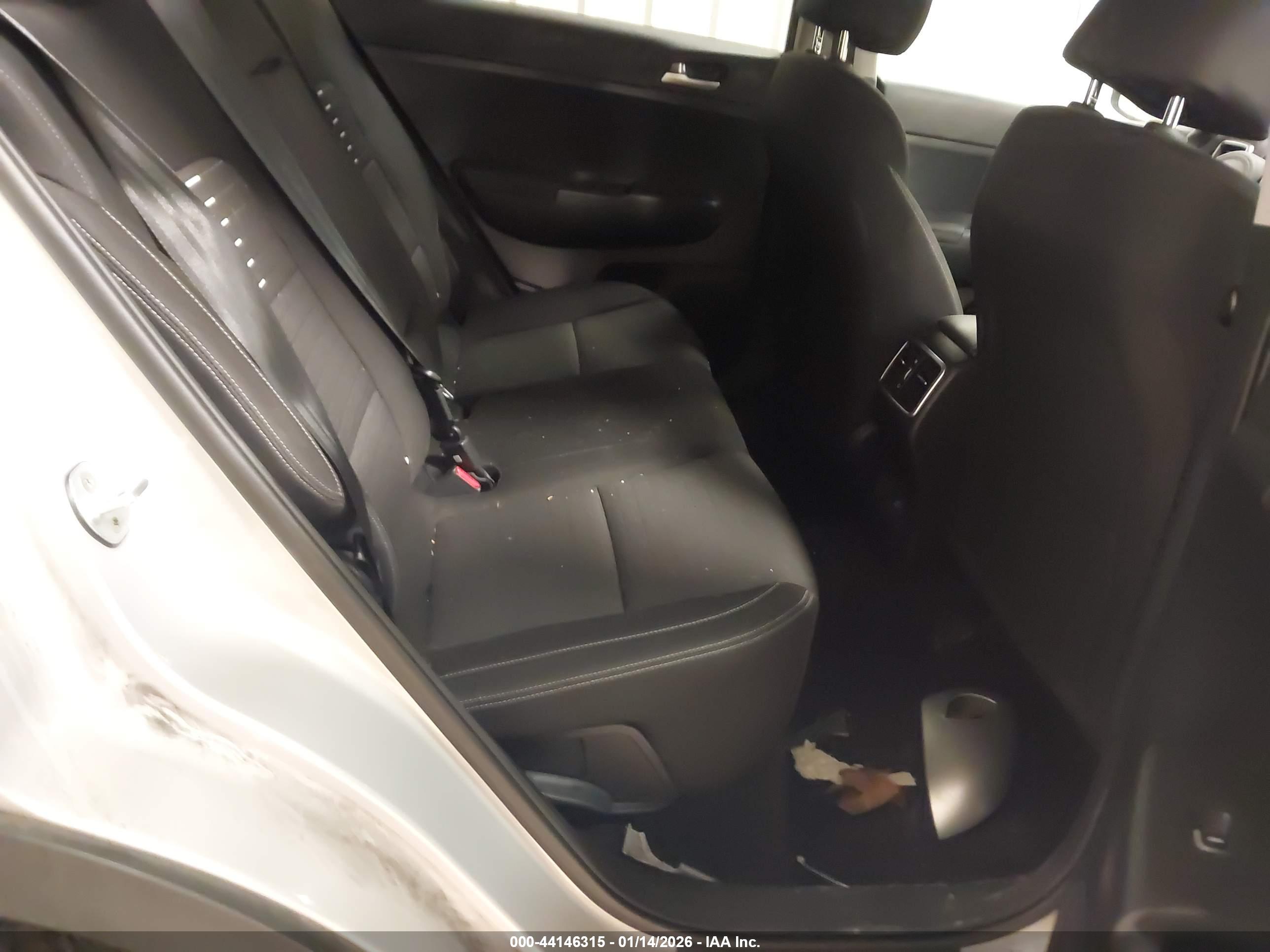KIA SPORTAGE image 8