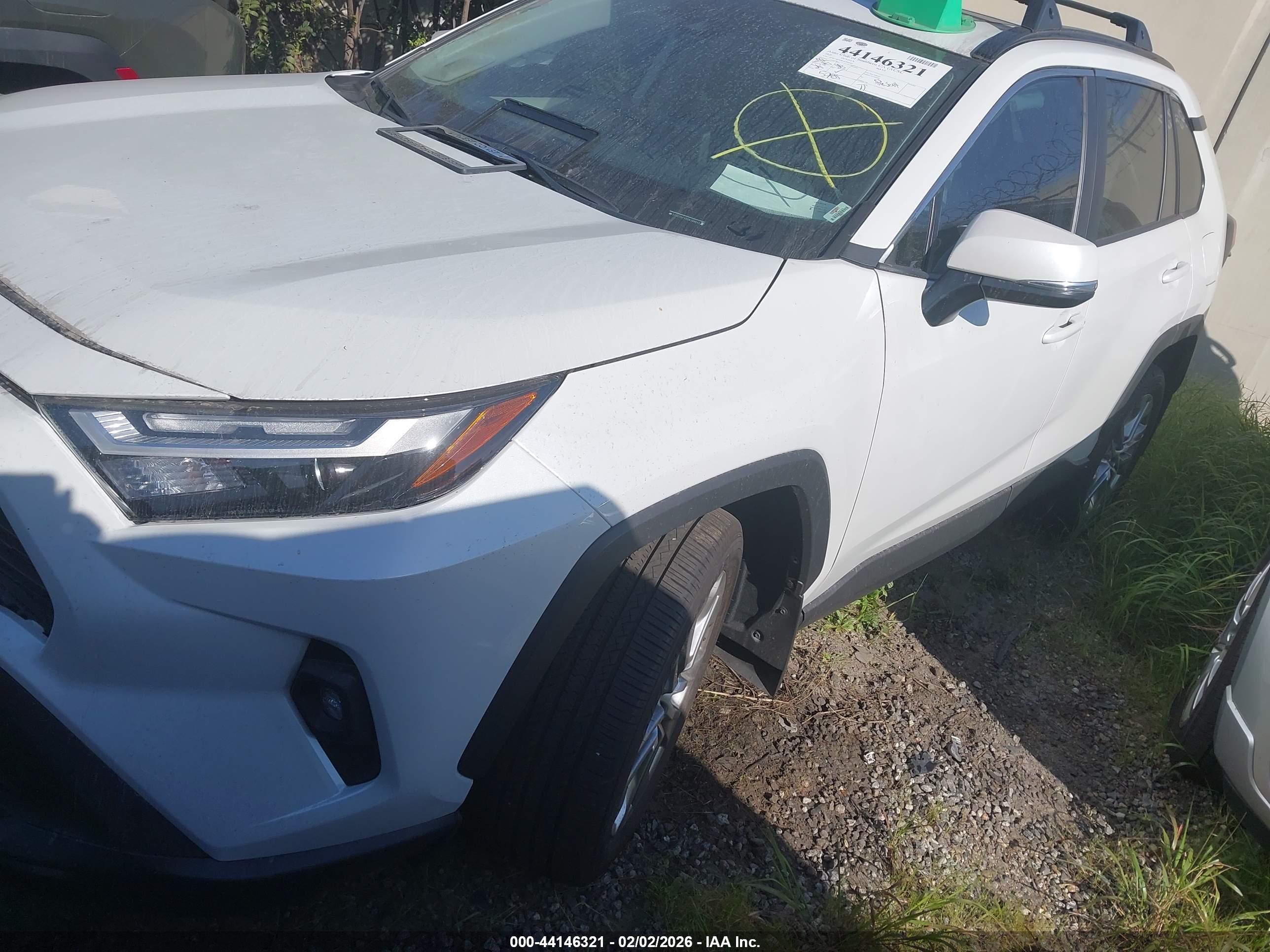 TOYOTA RAV4 image 2