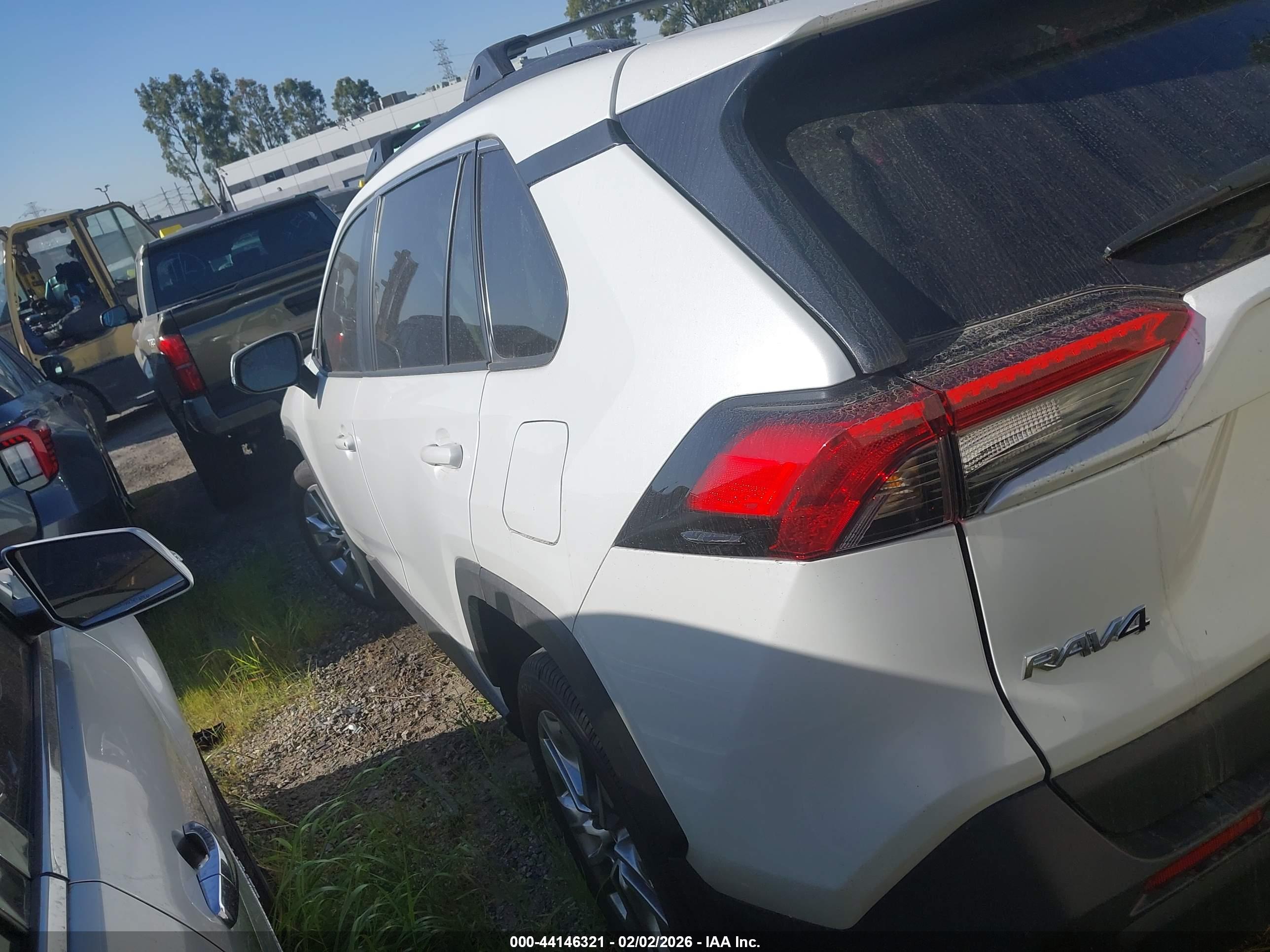 TOYOTA RAV4 image 3