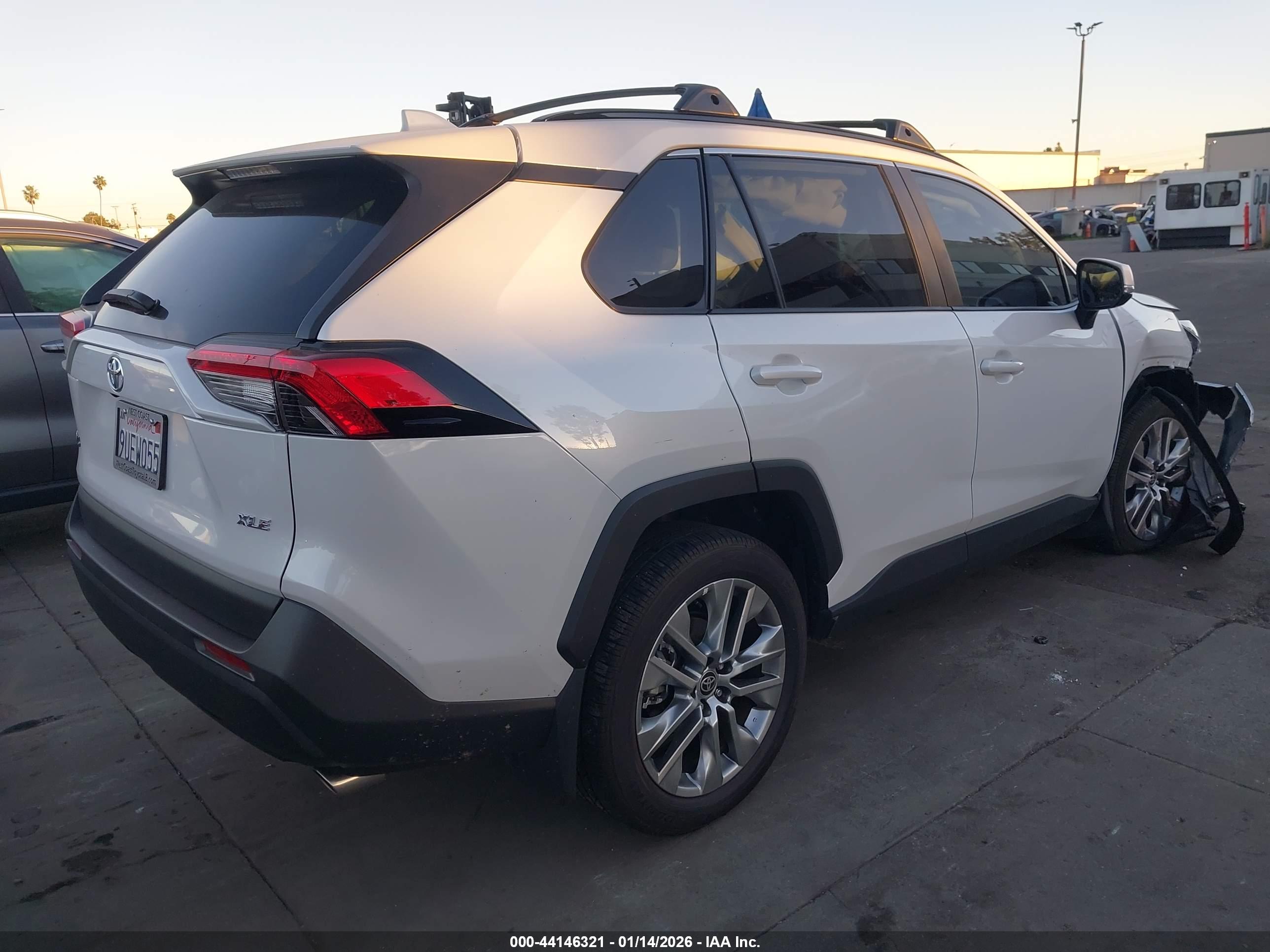 TOYOTA RAV4 image 4