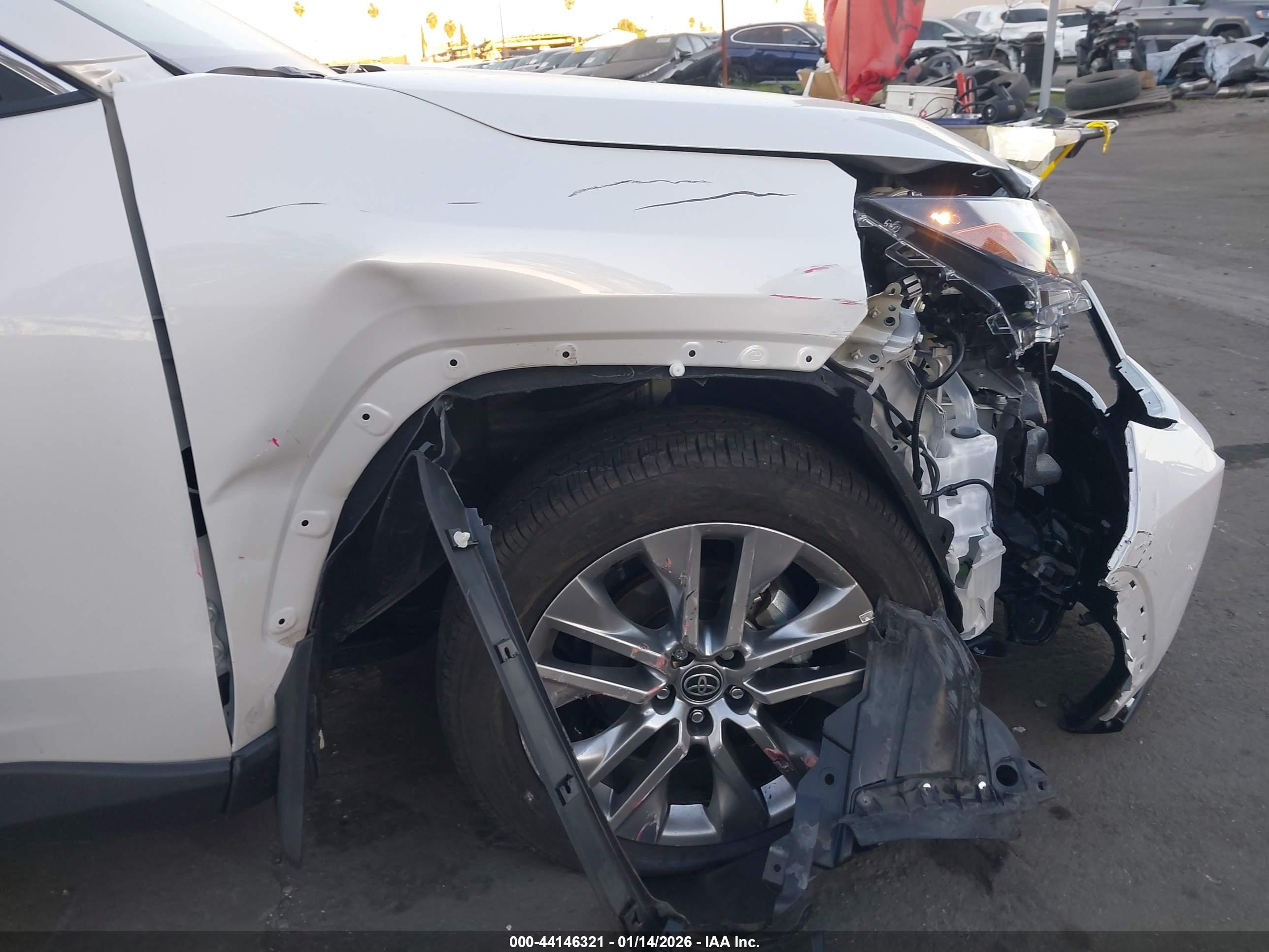 TOYOTA RAV4 image 6