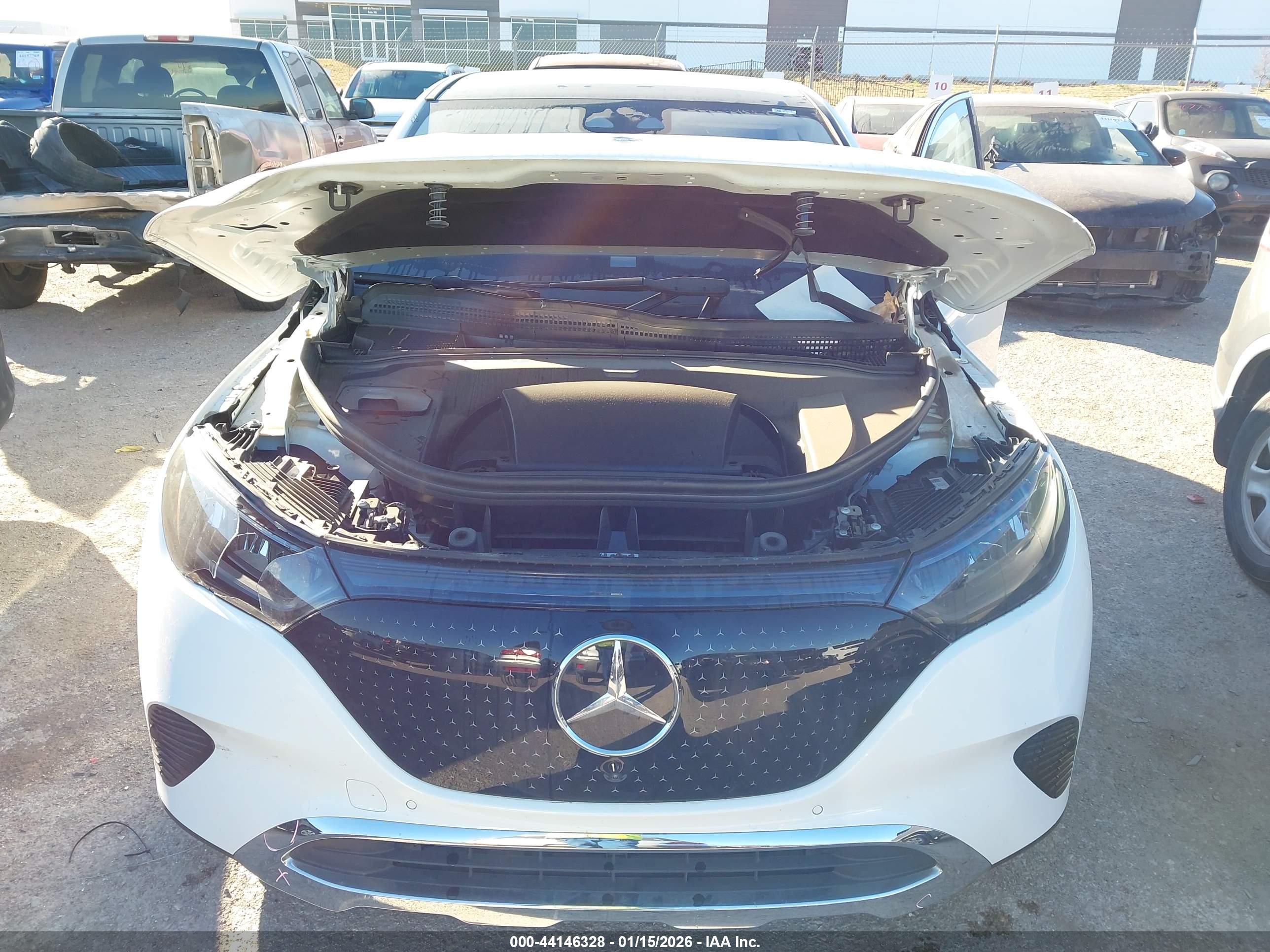 MERCEDES-BENZ EQE image 10