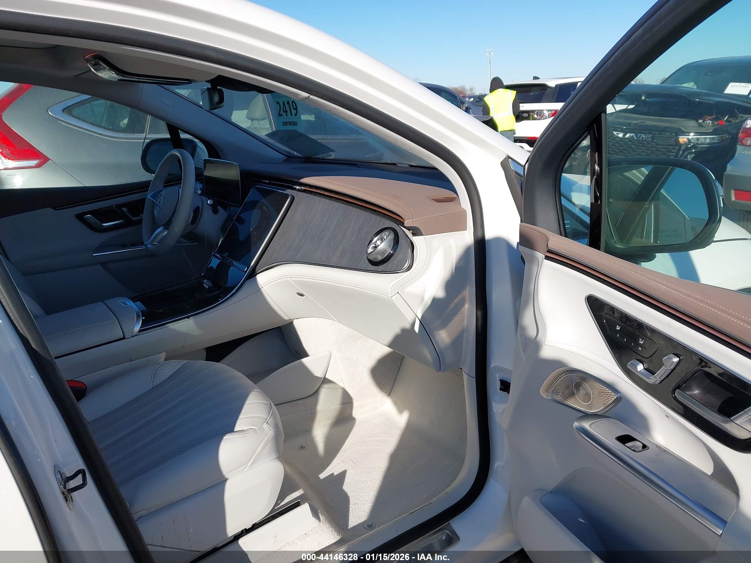 MERCEDES-BENZ EQE image 5