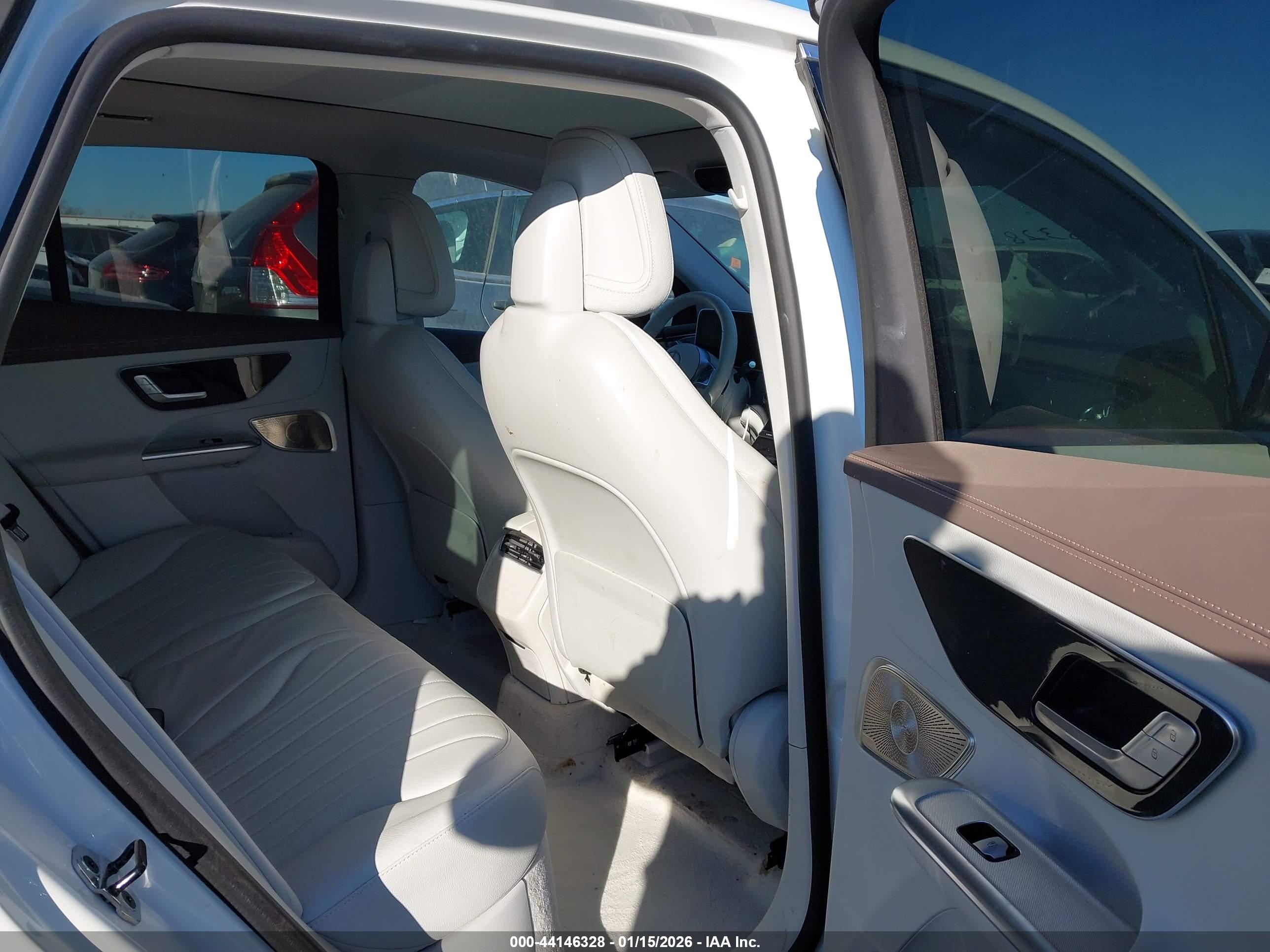 MERCEDES-BENZ EQE image 8