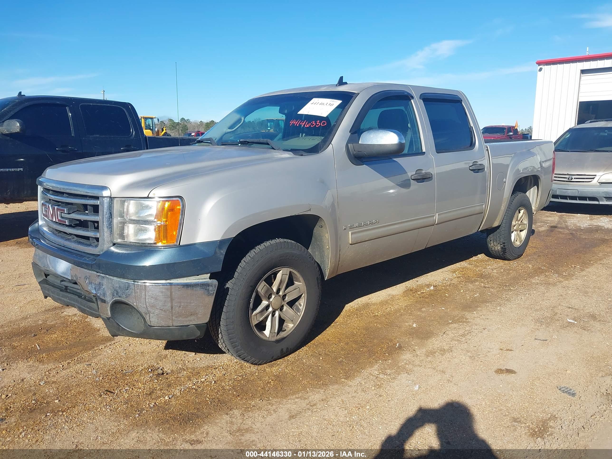 GMC SIERRA image 2