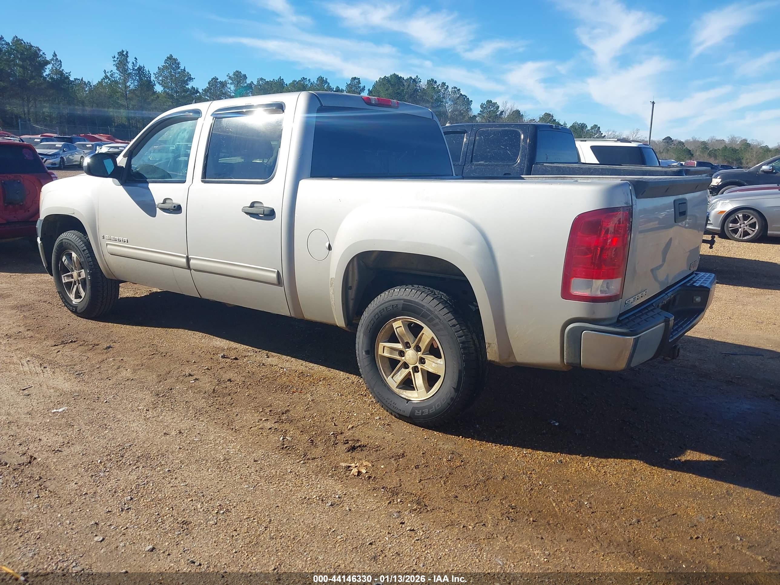 GMC SIERRA image 3
