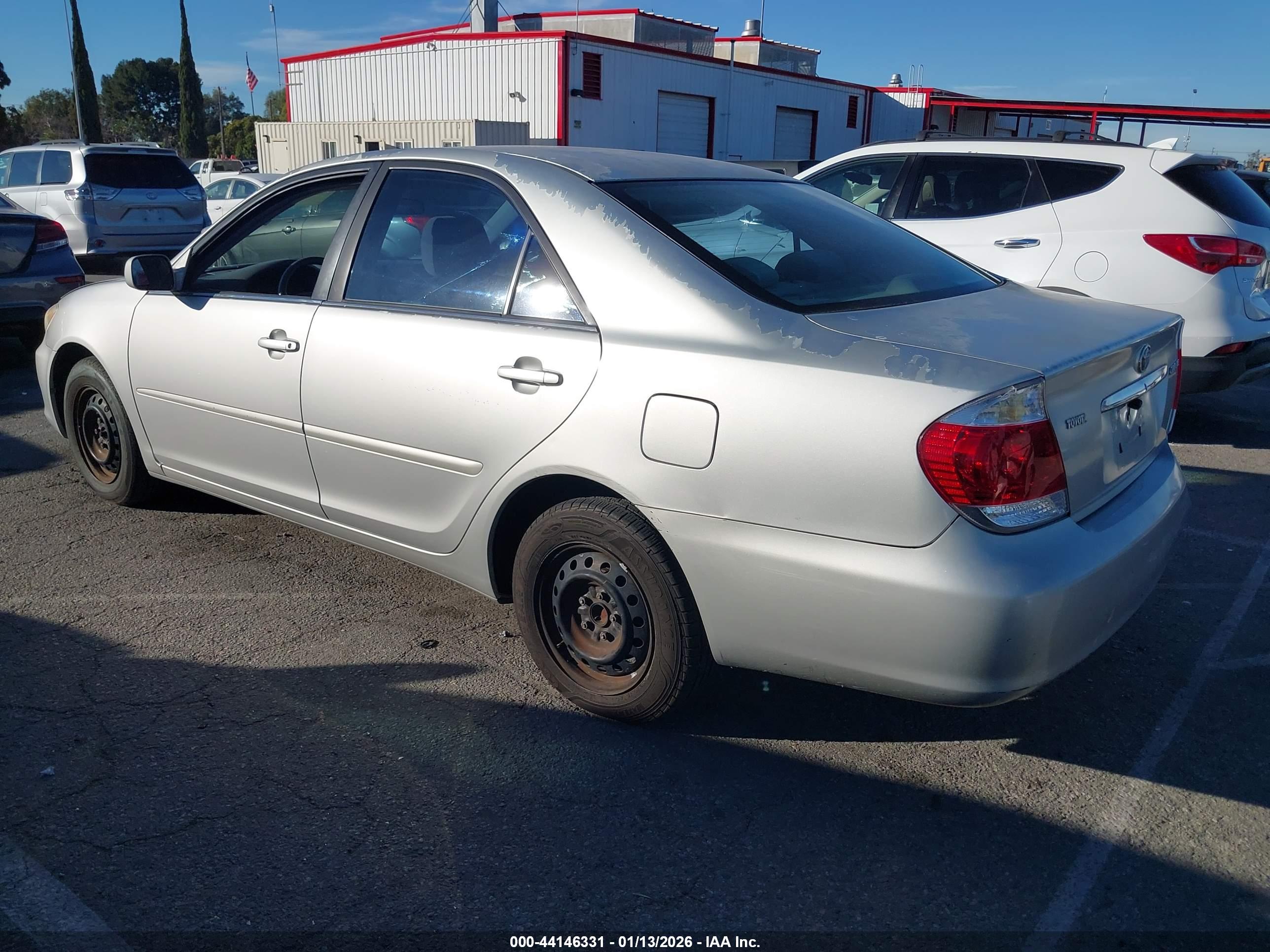 TOYOTA CAMRY image 3