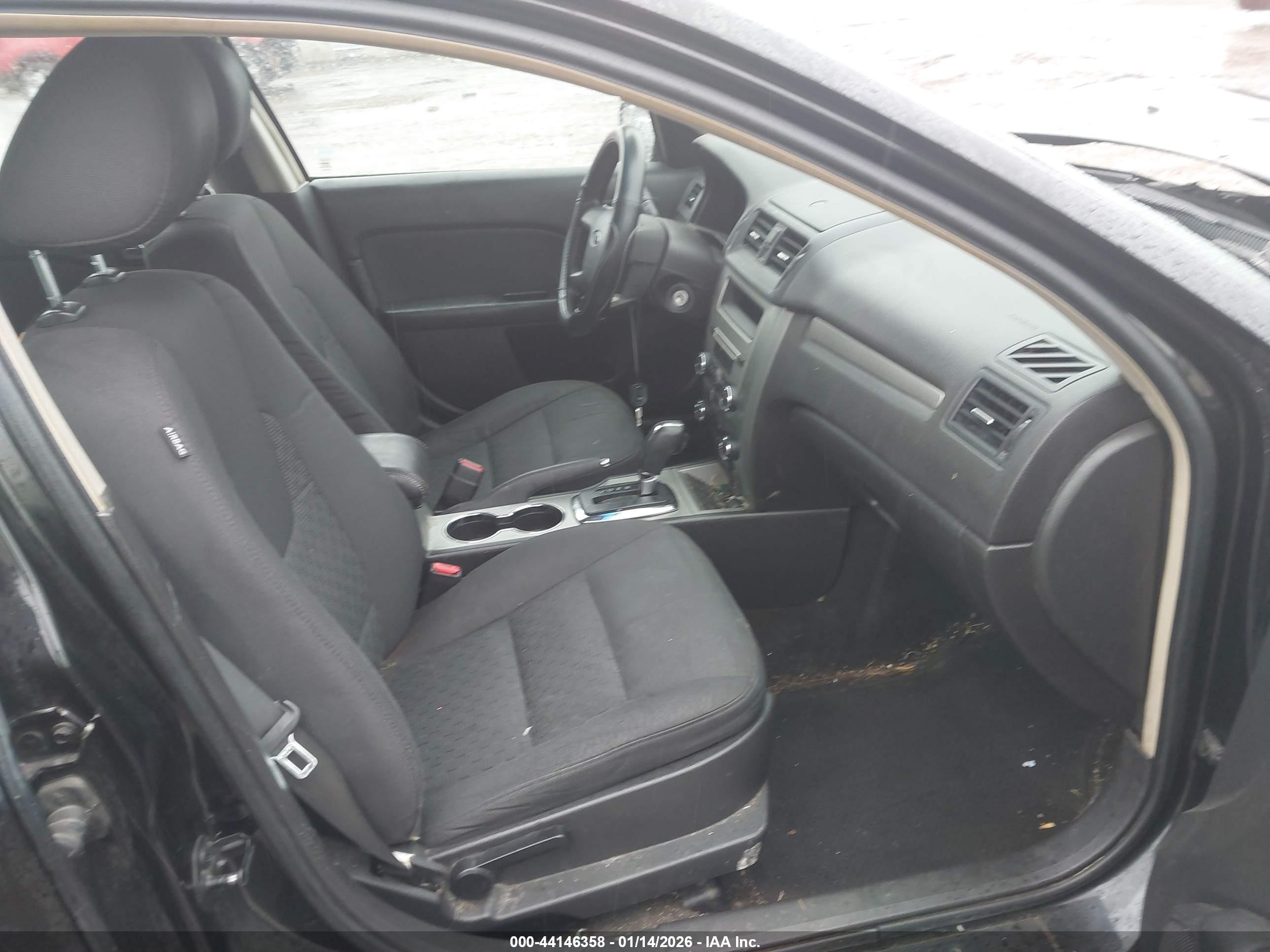 FORD FUSION image 5