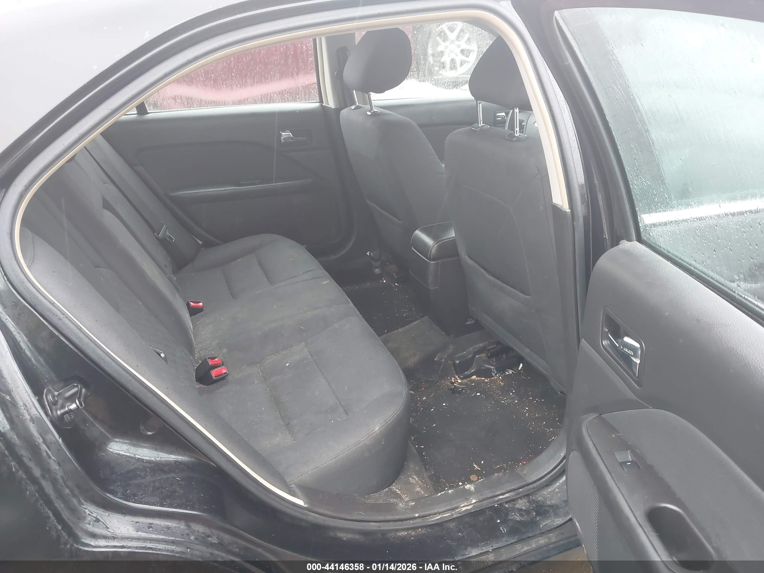 FORD FUSION image 8