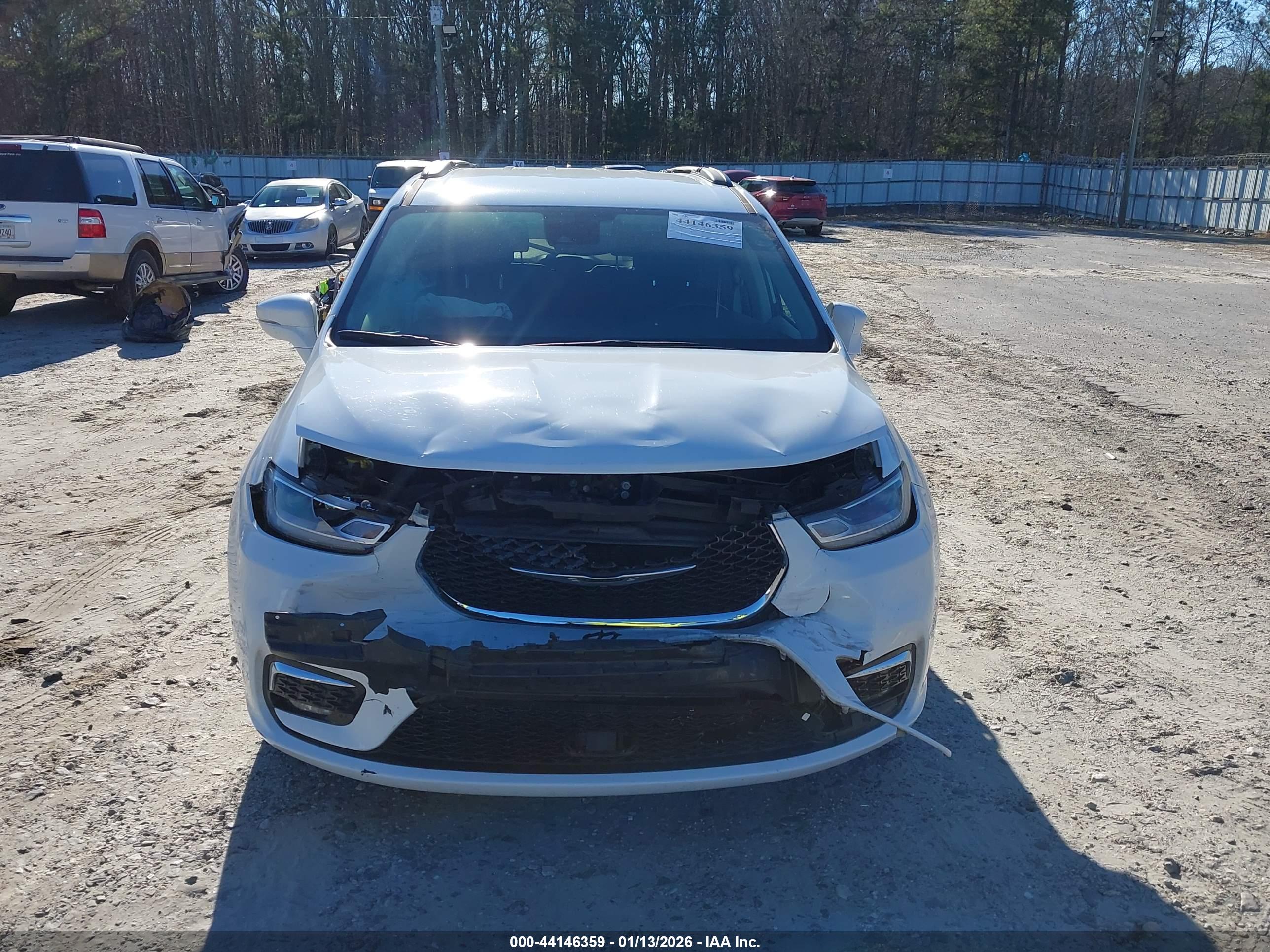 CHRYSLER PACIFICA image 6