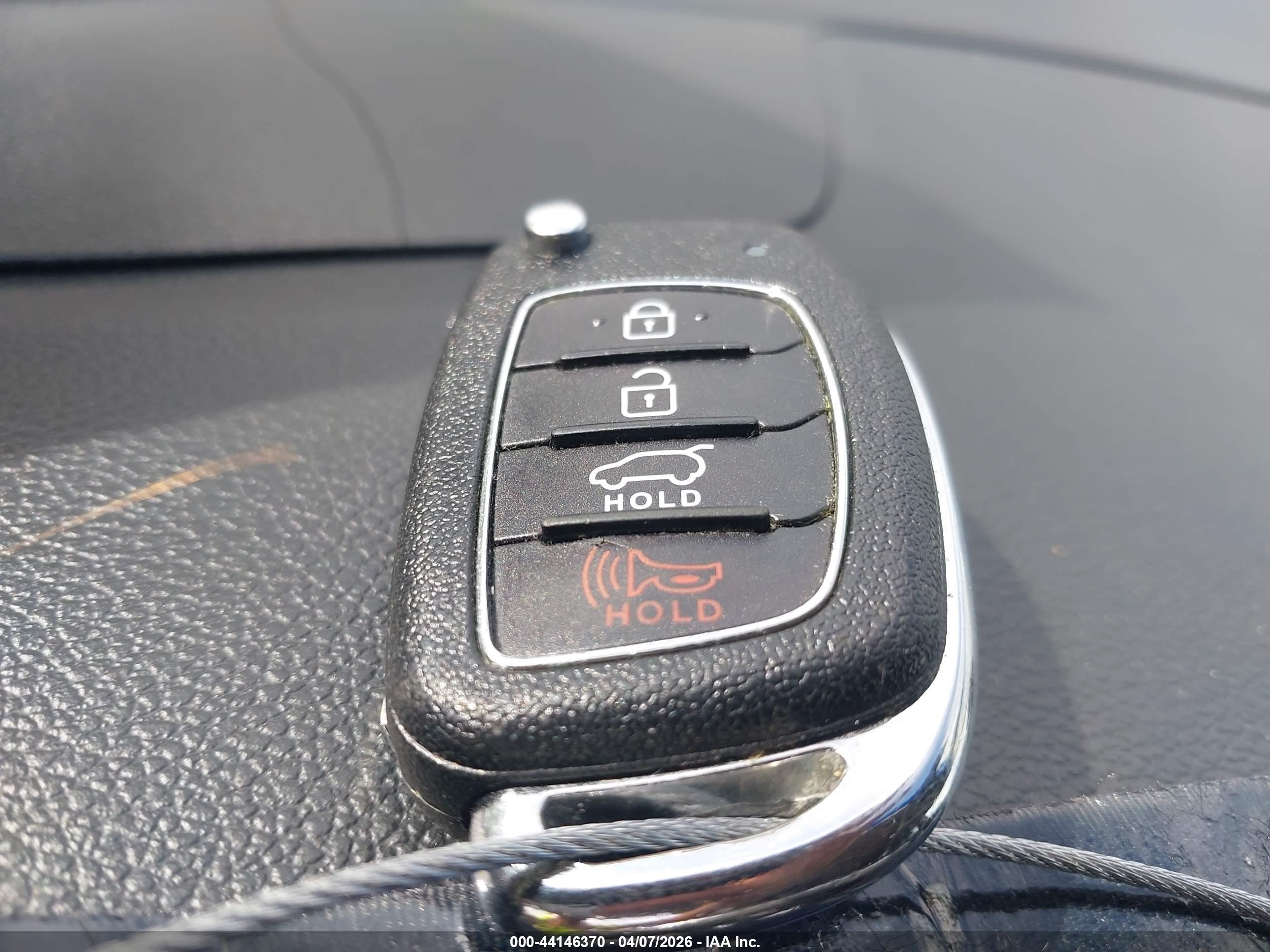 HYUNDAI TUCSON image 11