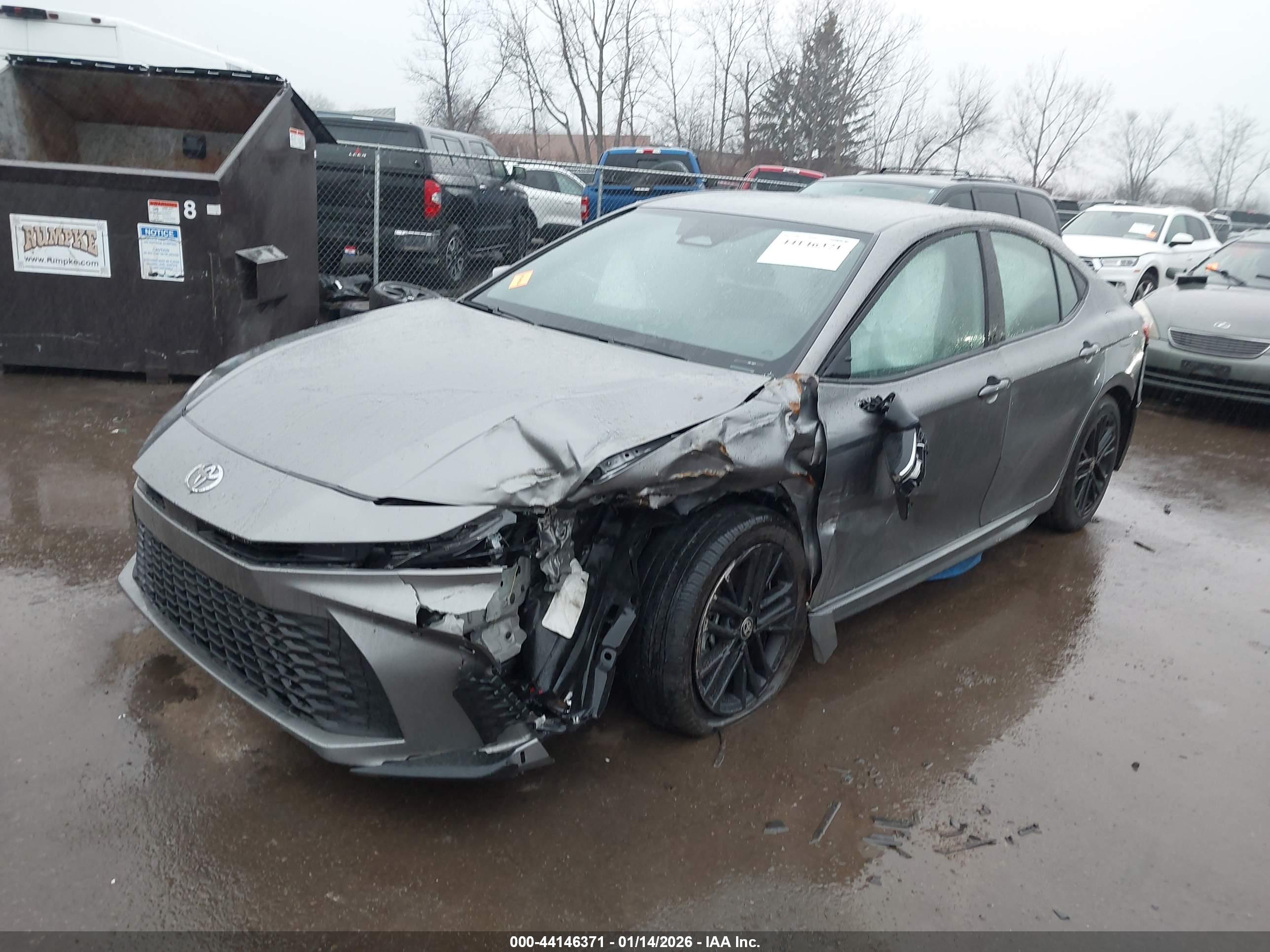 TOYOTA CAMRY image 2