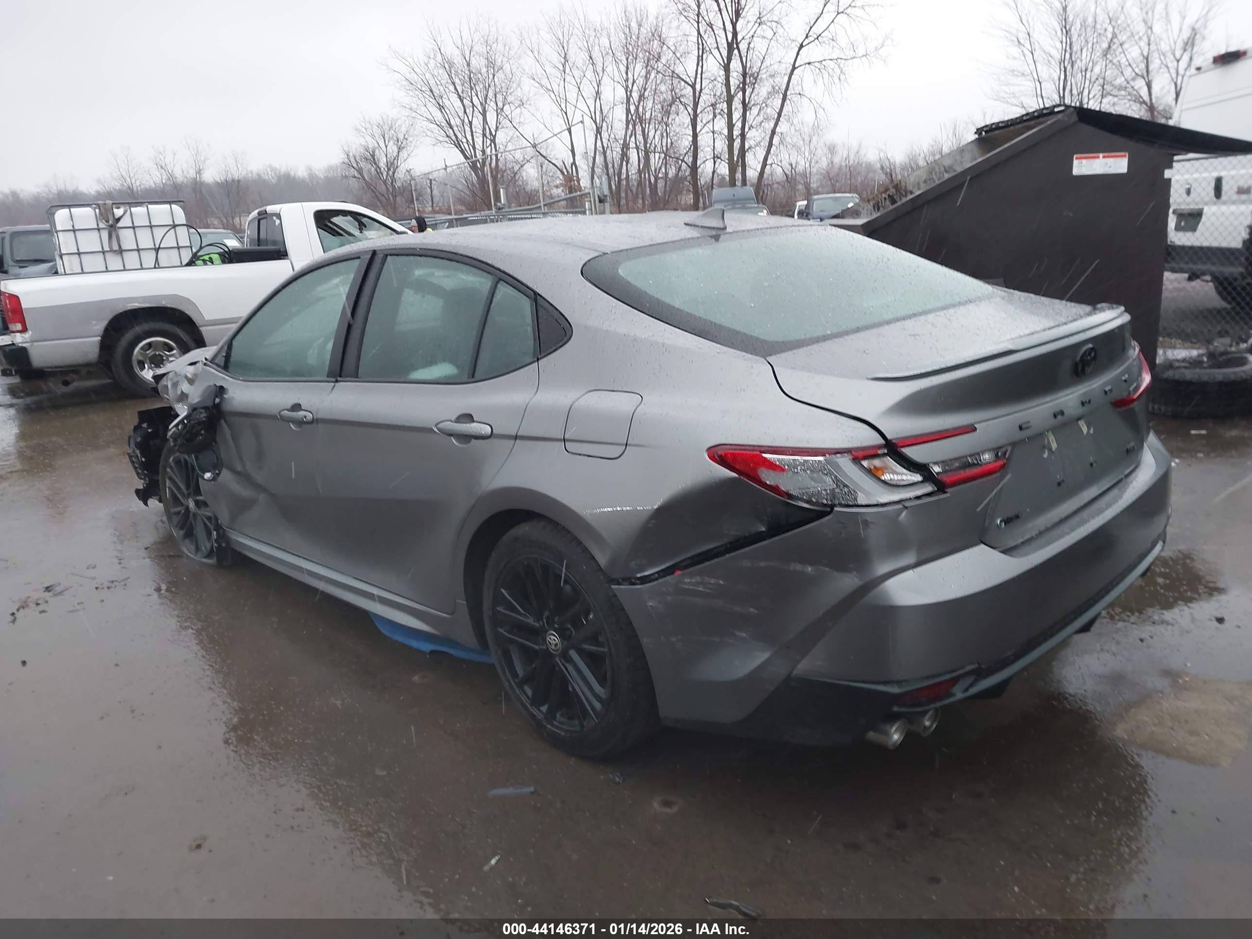 TOYOTA CAMRY image 3