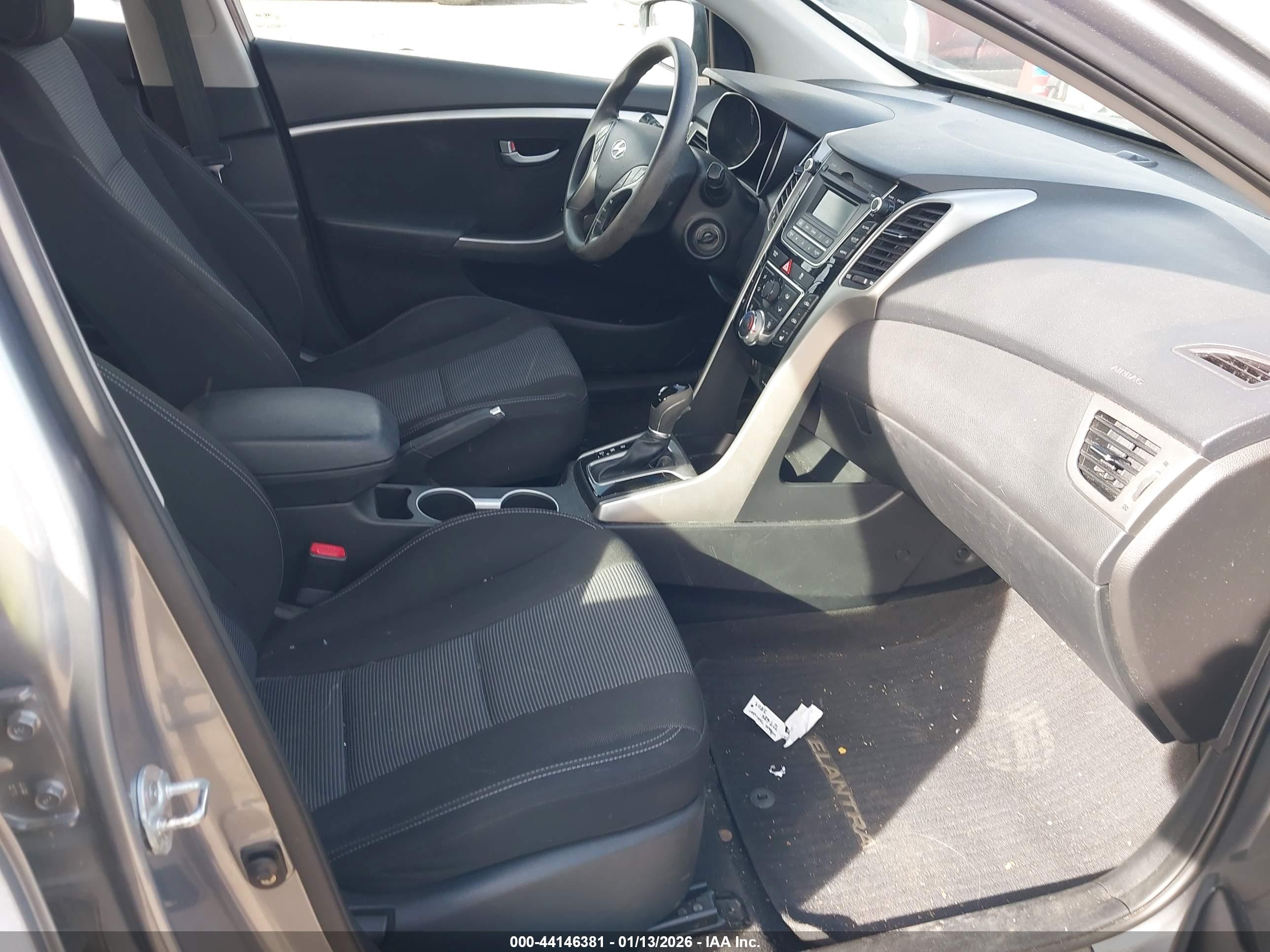 HYUNDAI ELANTRA image 5
