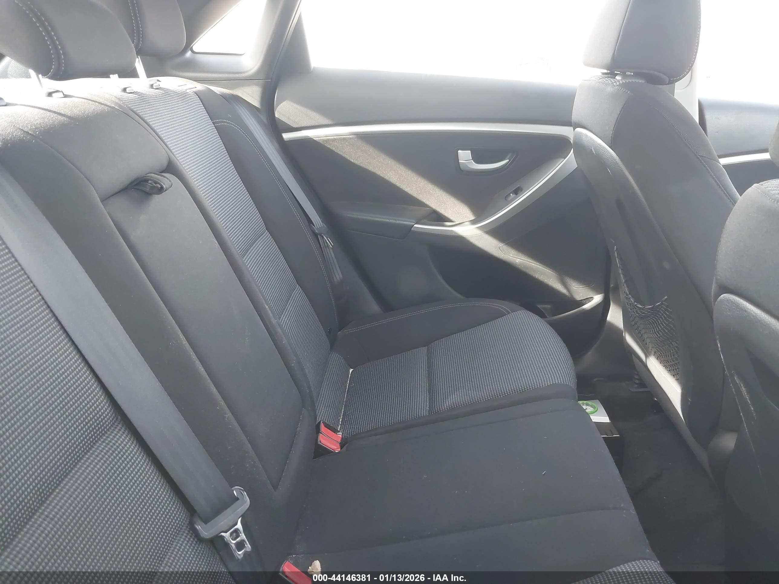 HYUNDAI ELANTRA image 8