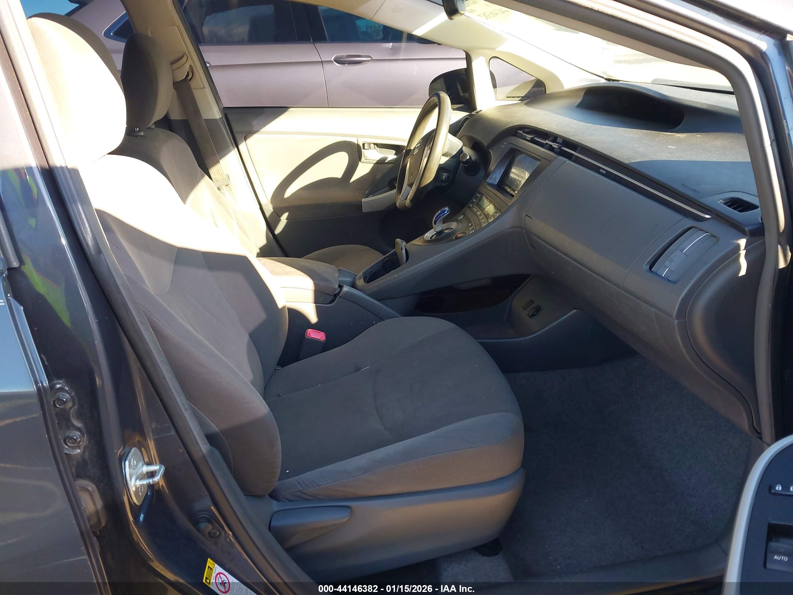 TOYOTA PRIUS image 5