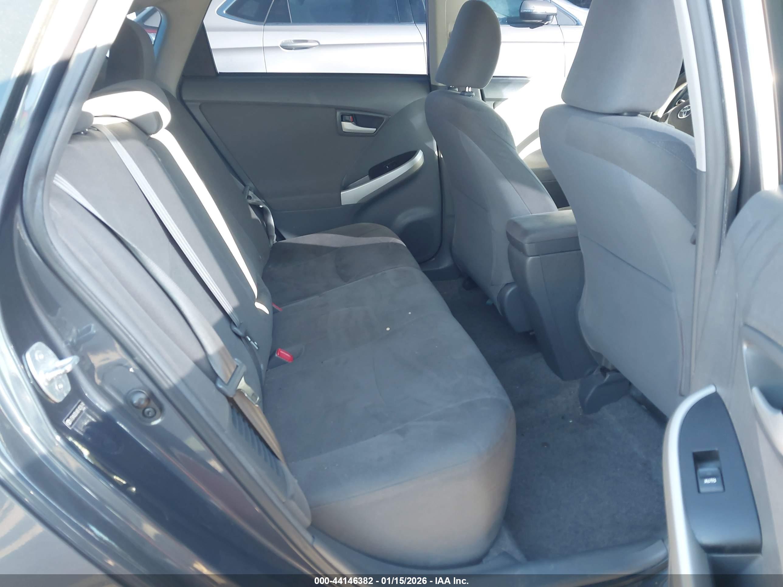 TOYOTA PRIUS image 8
