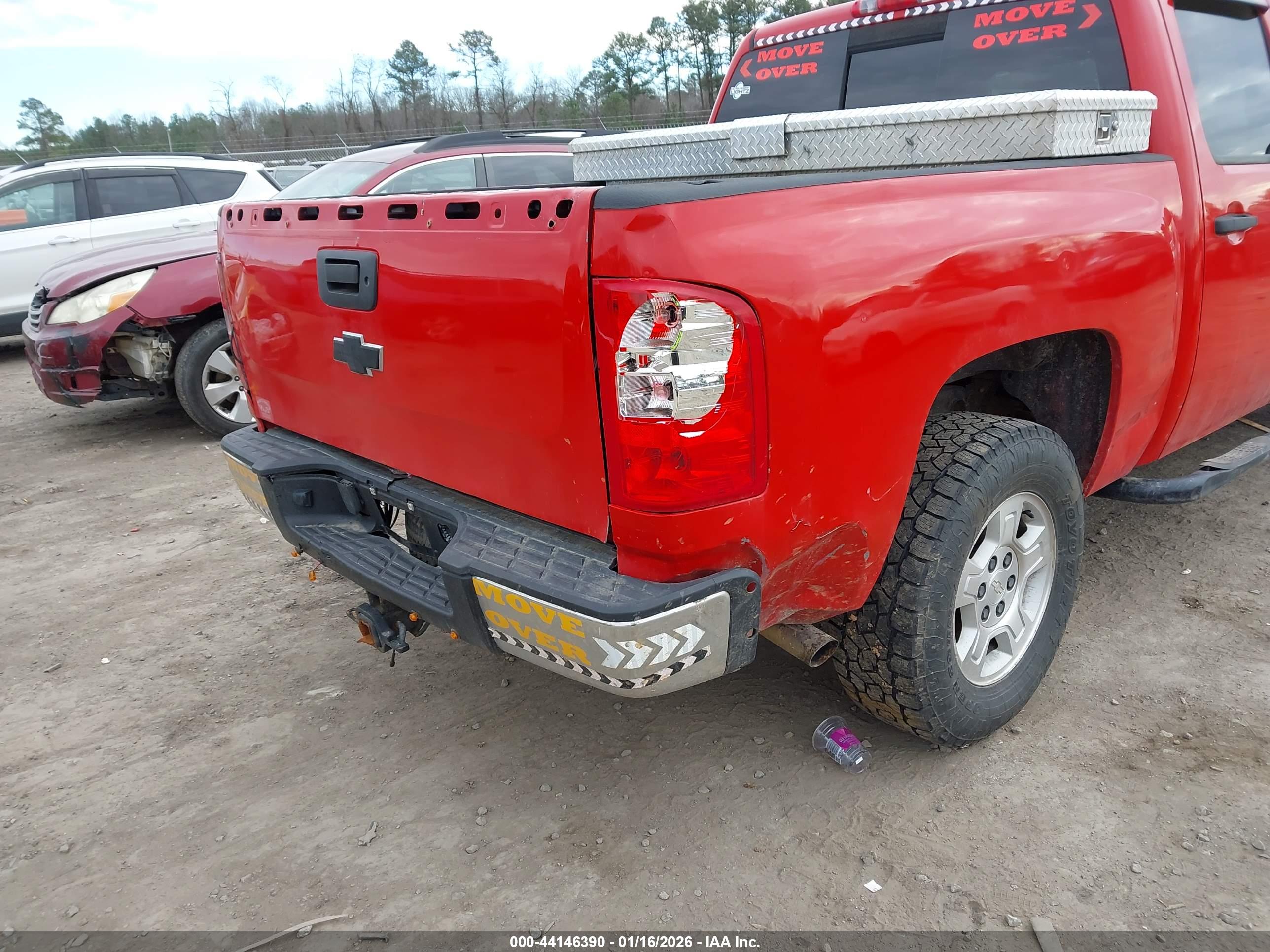CHEVROLET SILVERADO image 6